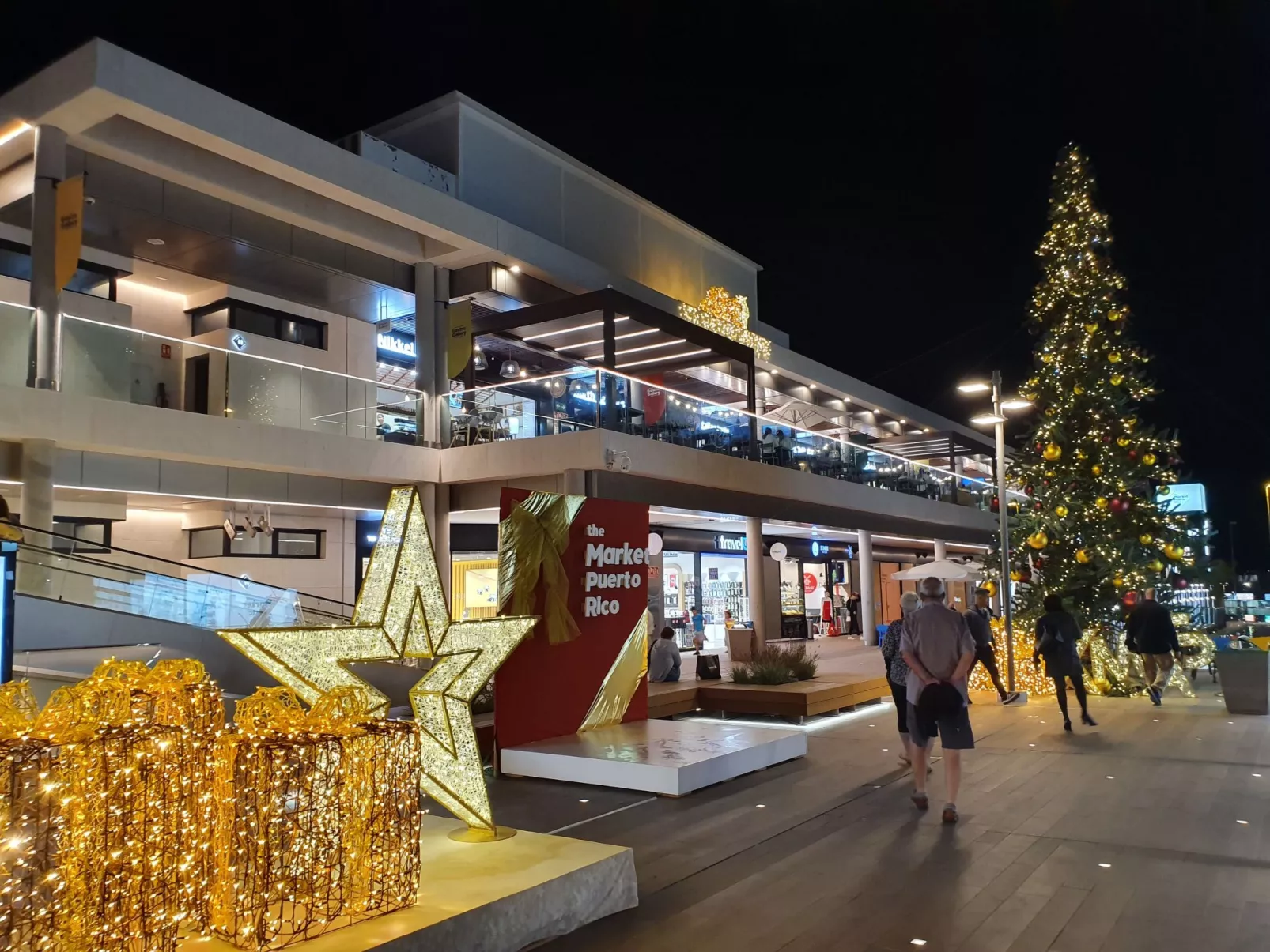 Schöne und romantische Aussichten bei Tag und Nacht-Outside