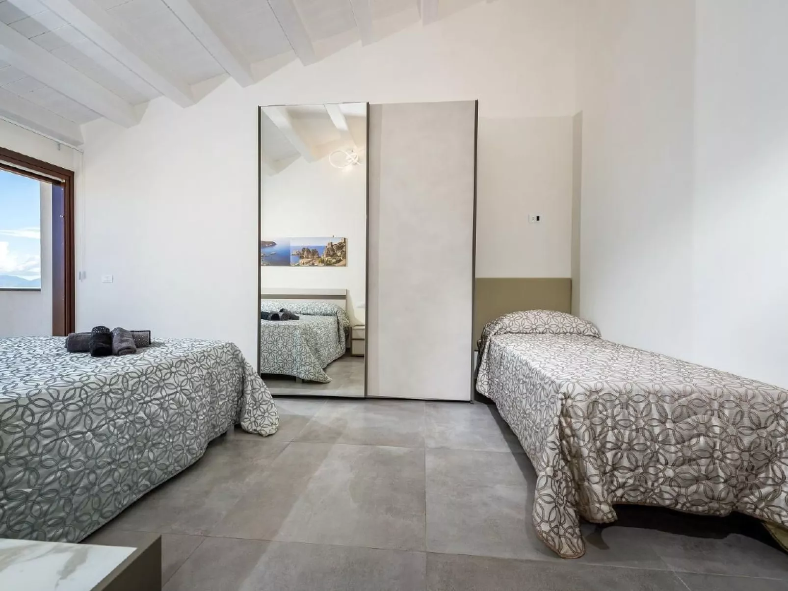 Villa "Rocchi Livreri" mit Blick auf das Wasser-Image-tags.info