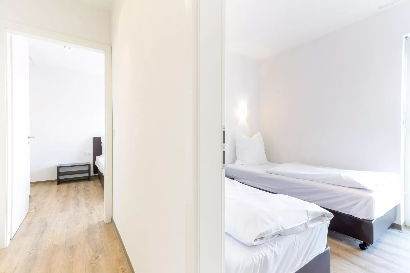 Bungalow Luxus Typ B Campingpark Eifel-Schlafzimmer