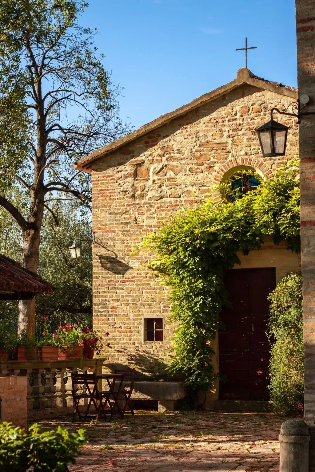 Drei-Zimmer-Panorama-Wohnung mit Terrasse und Sommerpool-Outside