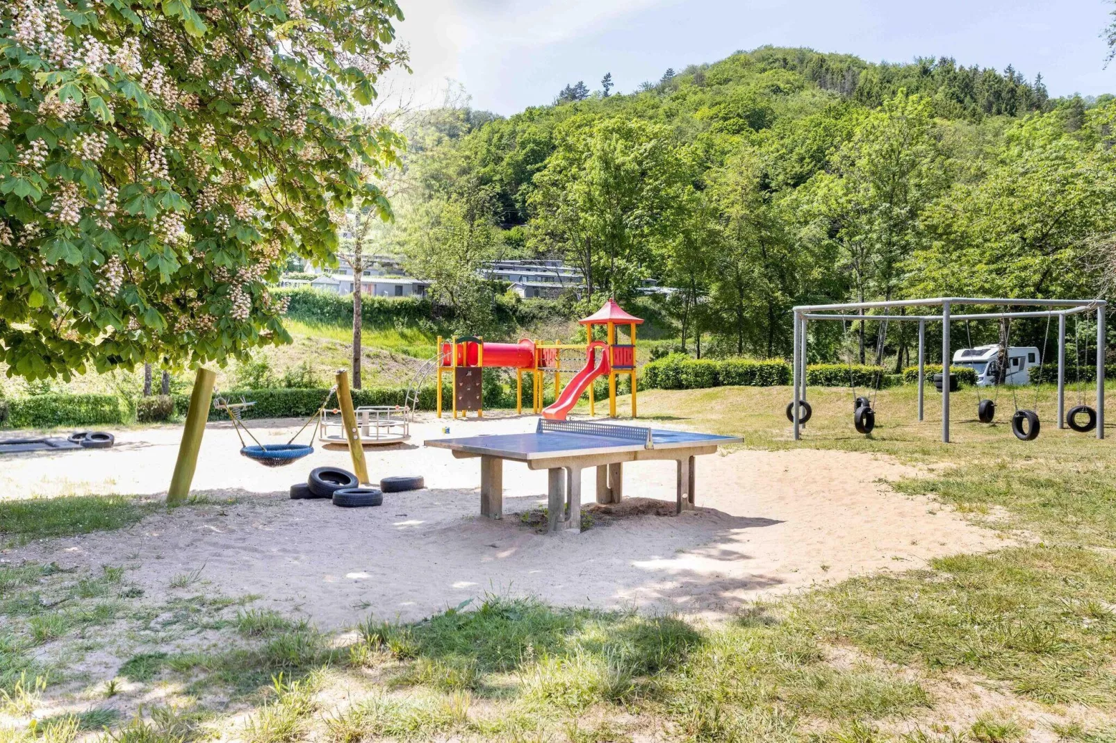 Bungalow Luxus Typ B Campingpark Eifel-Einrichtungen