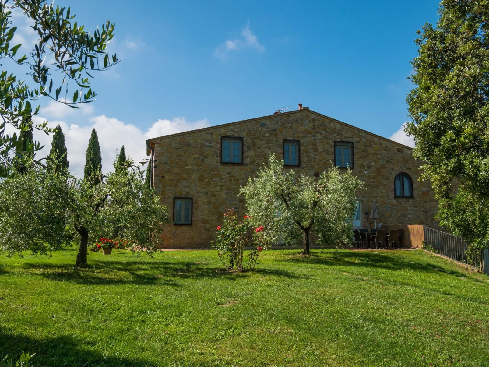 Drei-Zimmer-Wohnungen Borgo Collelungo auf zwei Etagen-Outside