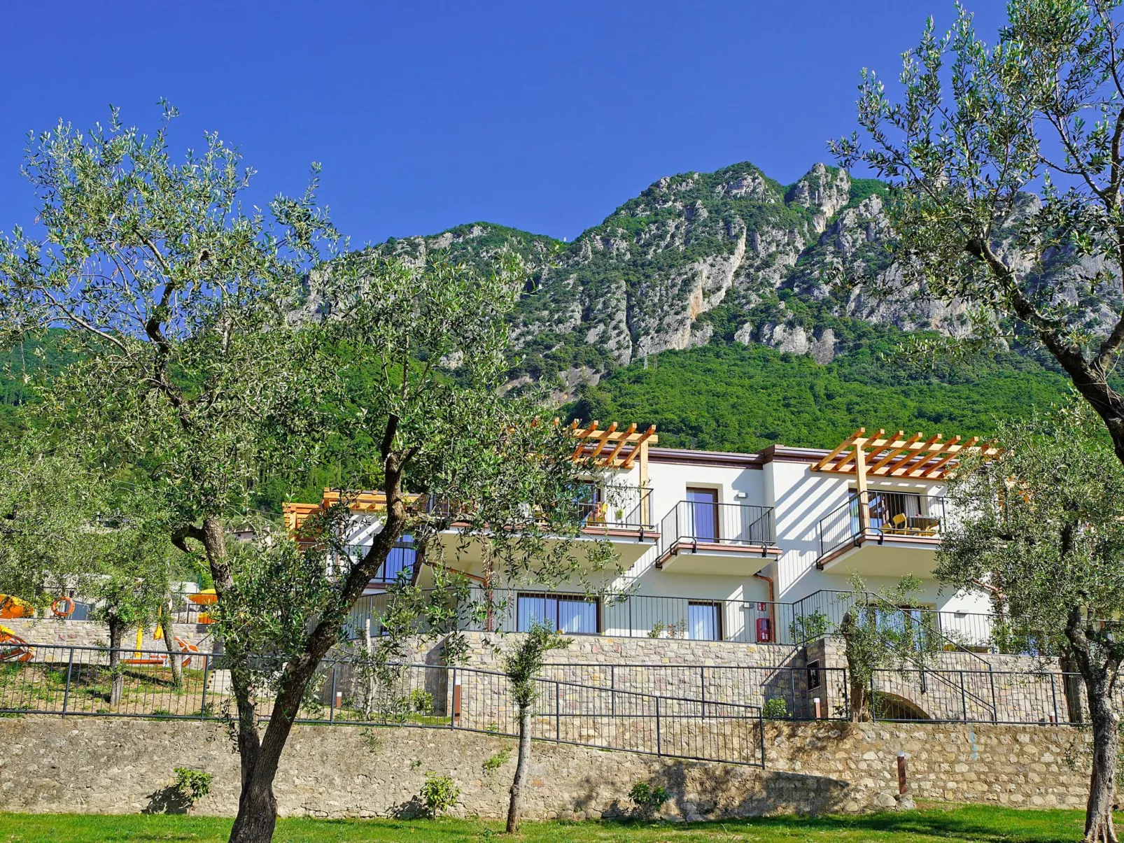 Residence Dany Drei-Zimmer-Wohnung 6 Betten-Dehors