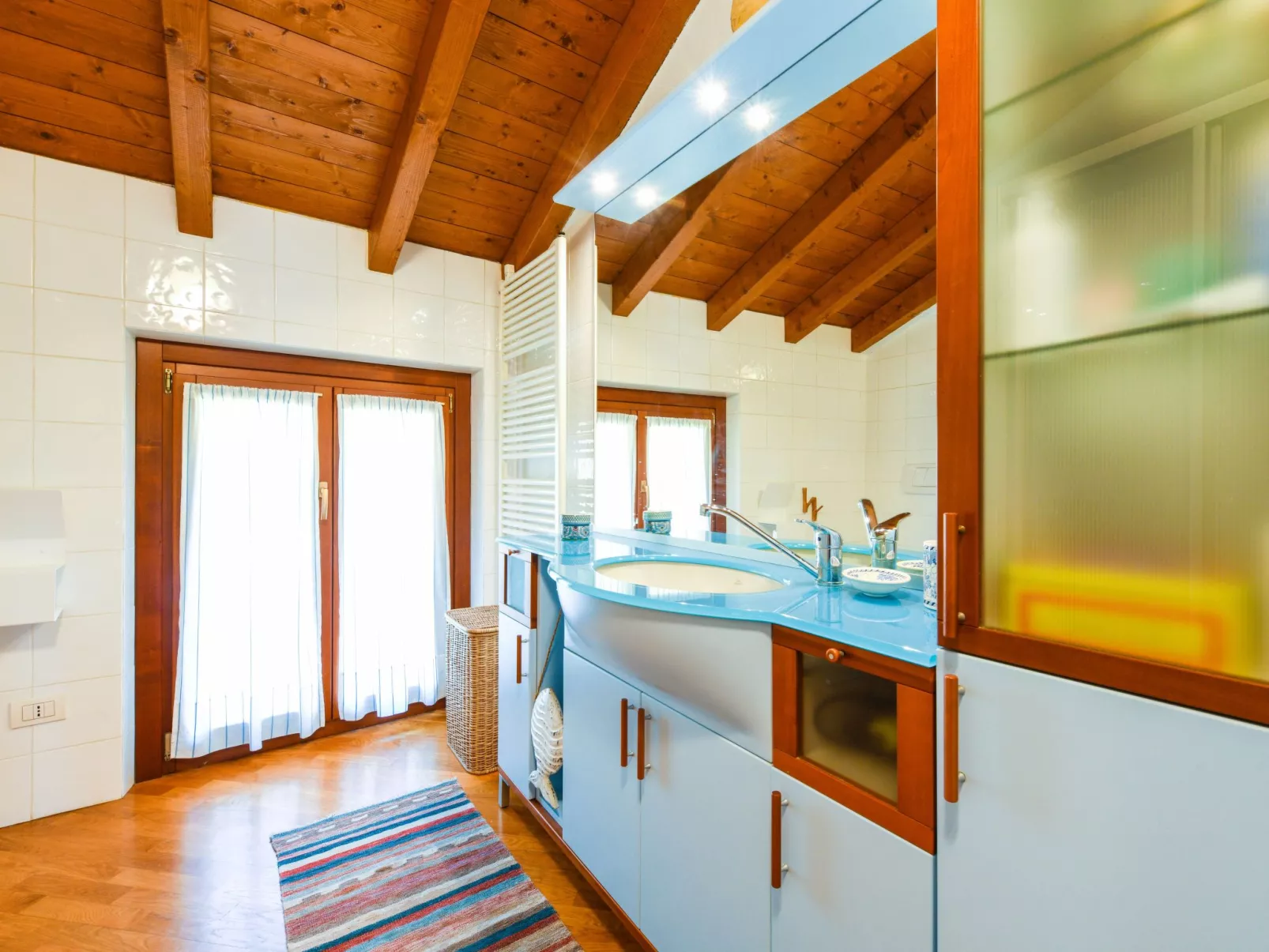 'Silvia4' mit Balkon-Drinnen