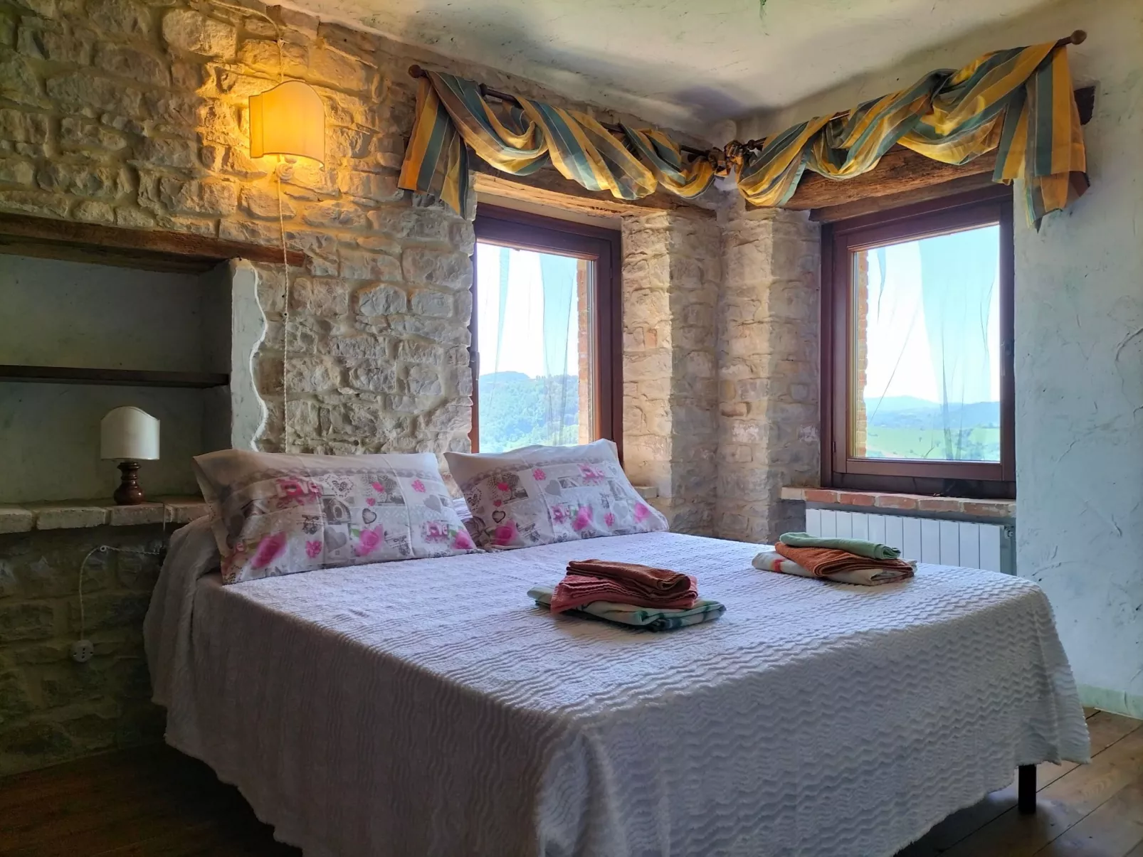 Große Wohnung mit Blick von den Bergen bis zum Meer-Inside