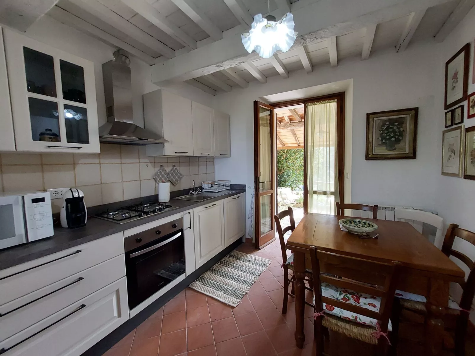 'Casa Peppina' mit Terrasse-Dedans