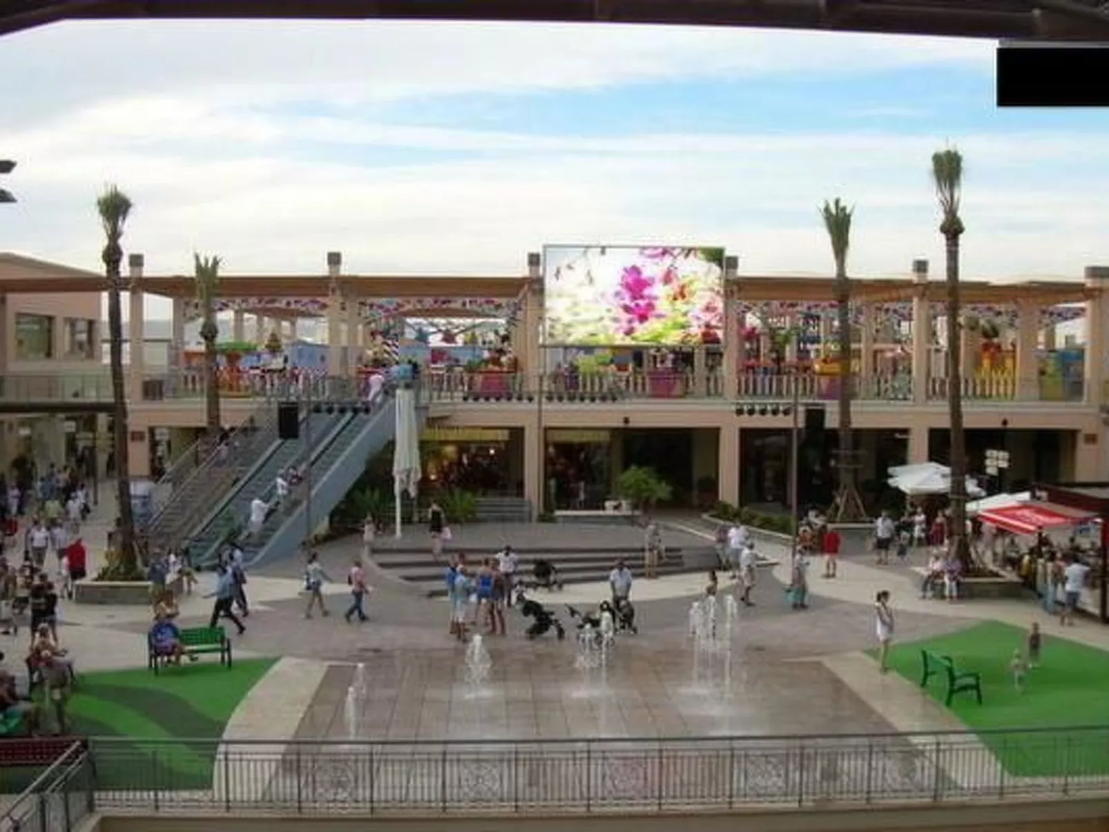 "Yovalu1" mit Balkon-Dehors