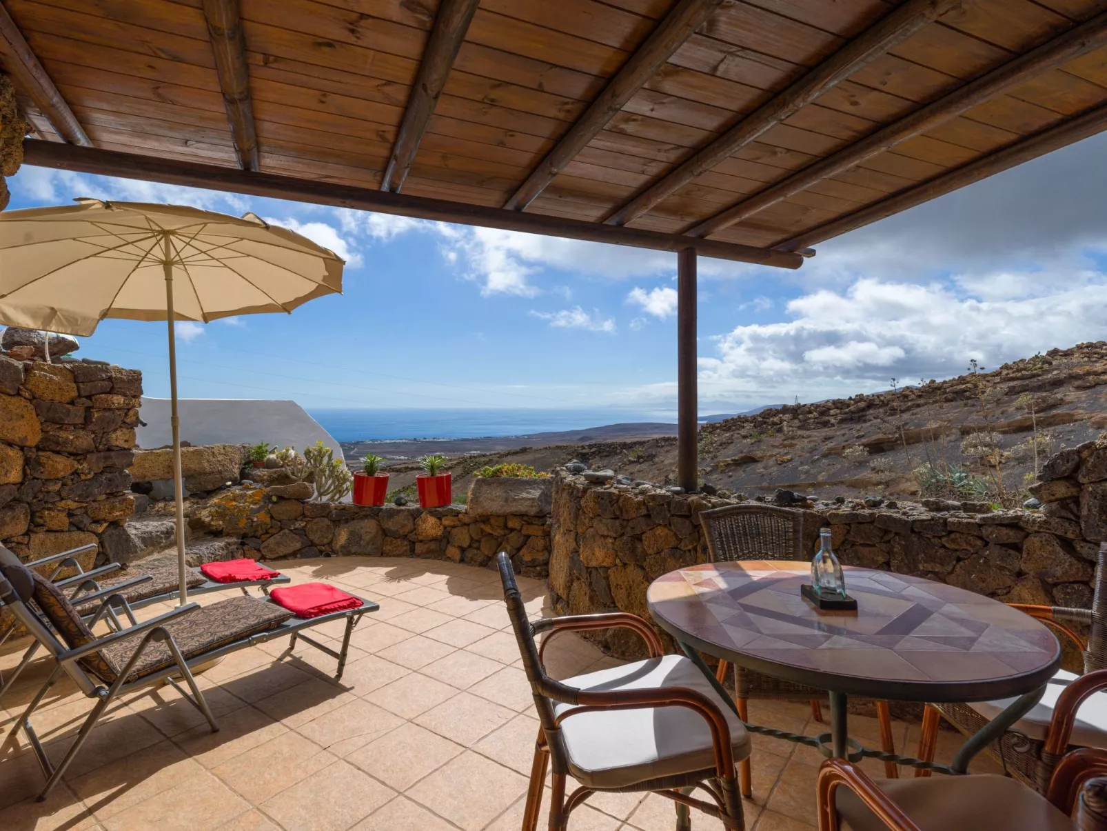 Finca "Castillo Bentley" Schlafen in einer vulkanischen Höhle-Outside