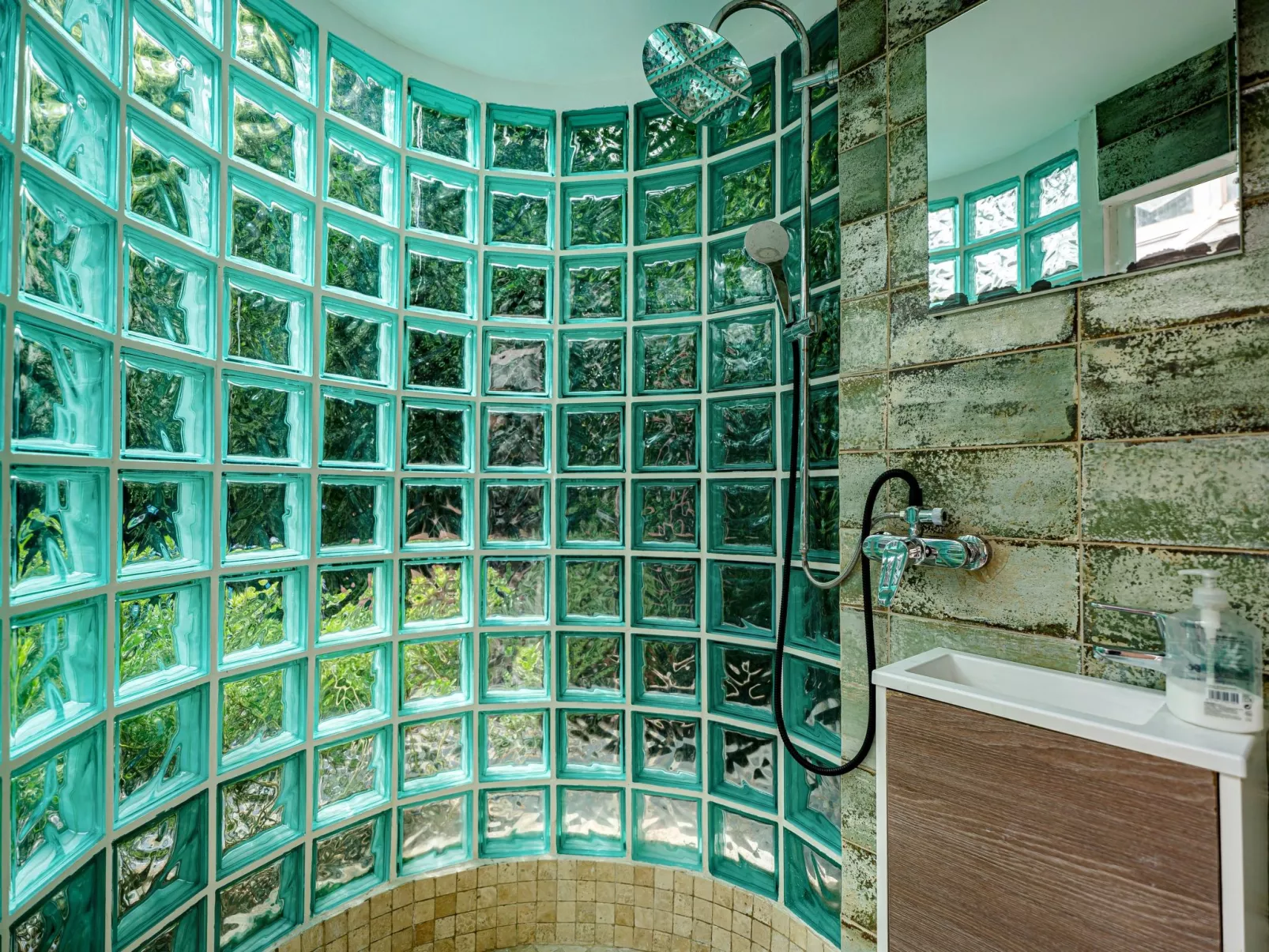 5-Suiten Madrid Villa Oasis, Schwimmbad-Spa, Fitnessraum, Club-Inside