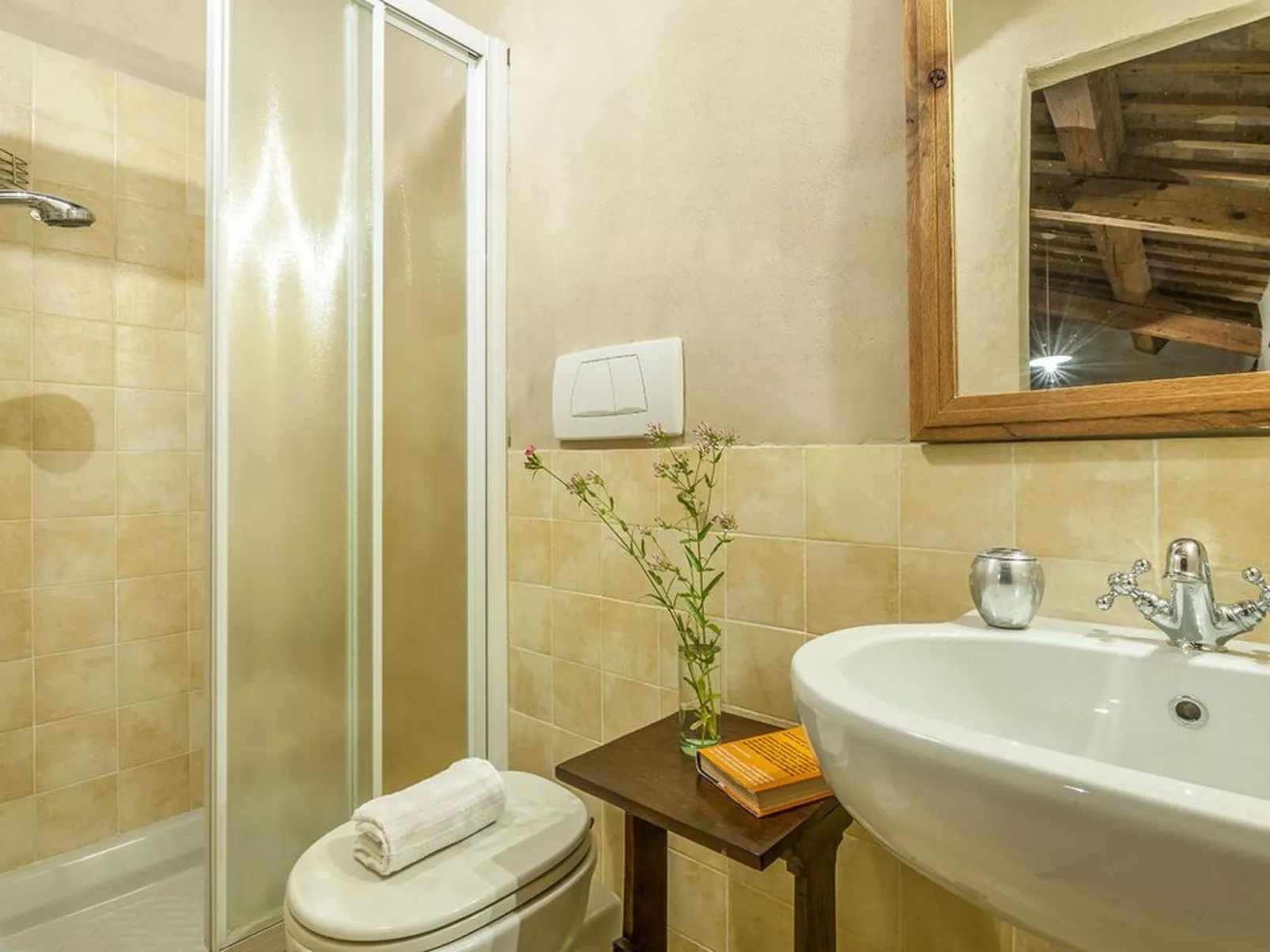 Ferienvilla 'Checello' mit privatem Pool-Drinnen