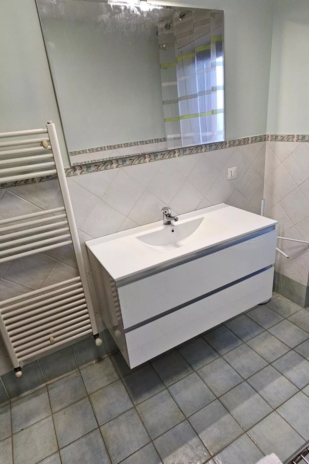 BellaVista-Image-tags.info