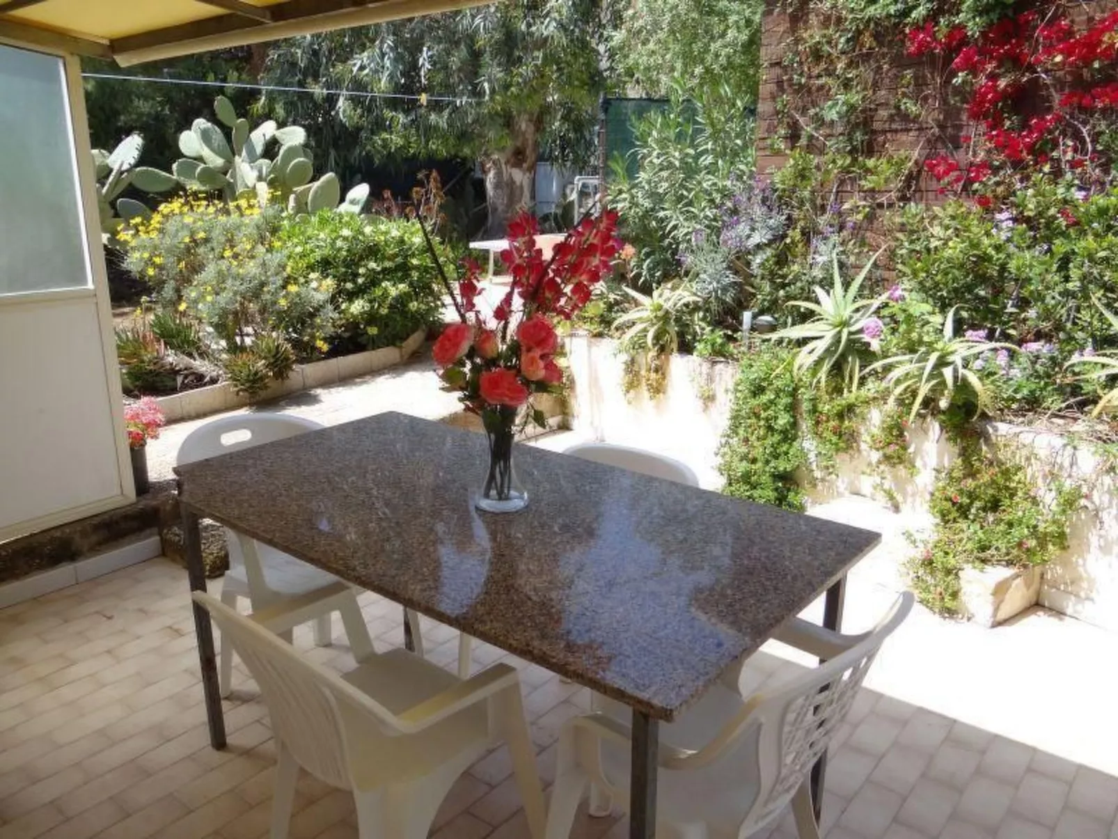 Kleines ruhiges Ferienhaus direkt am Meer-Outside