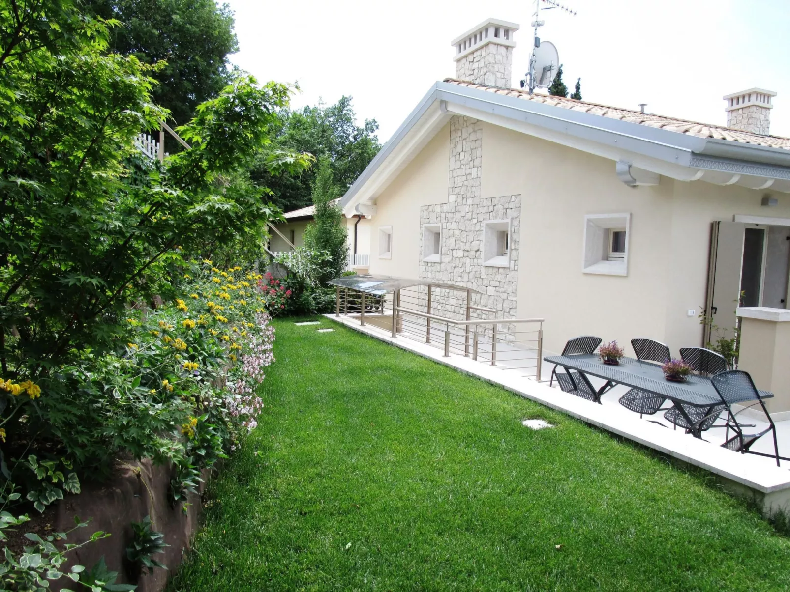 Flacher Sonnenuntergang-Dehors