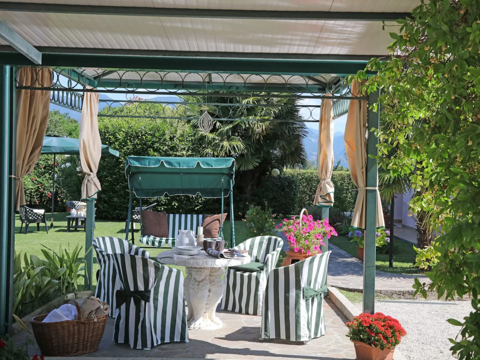 Wohnung 'Girasole' mit Schwimmbad-Dehors