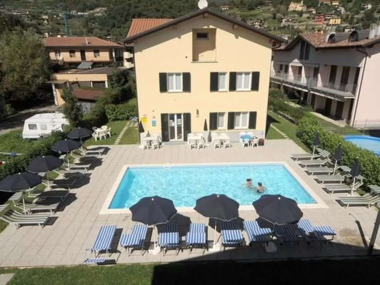 Dachgeschosswohnung am See für 6 Personen-Dehors