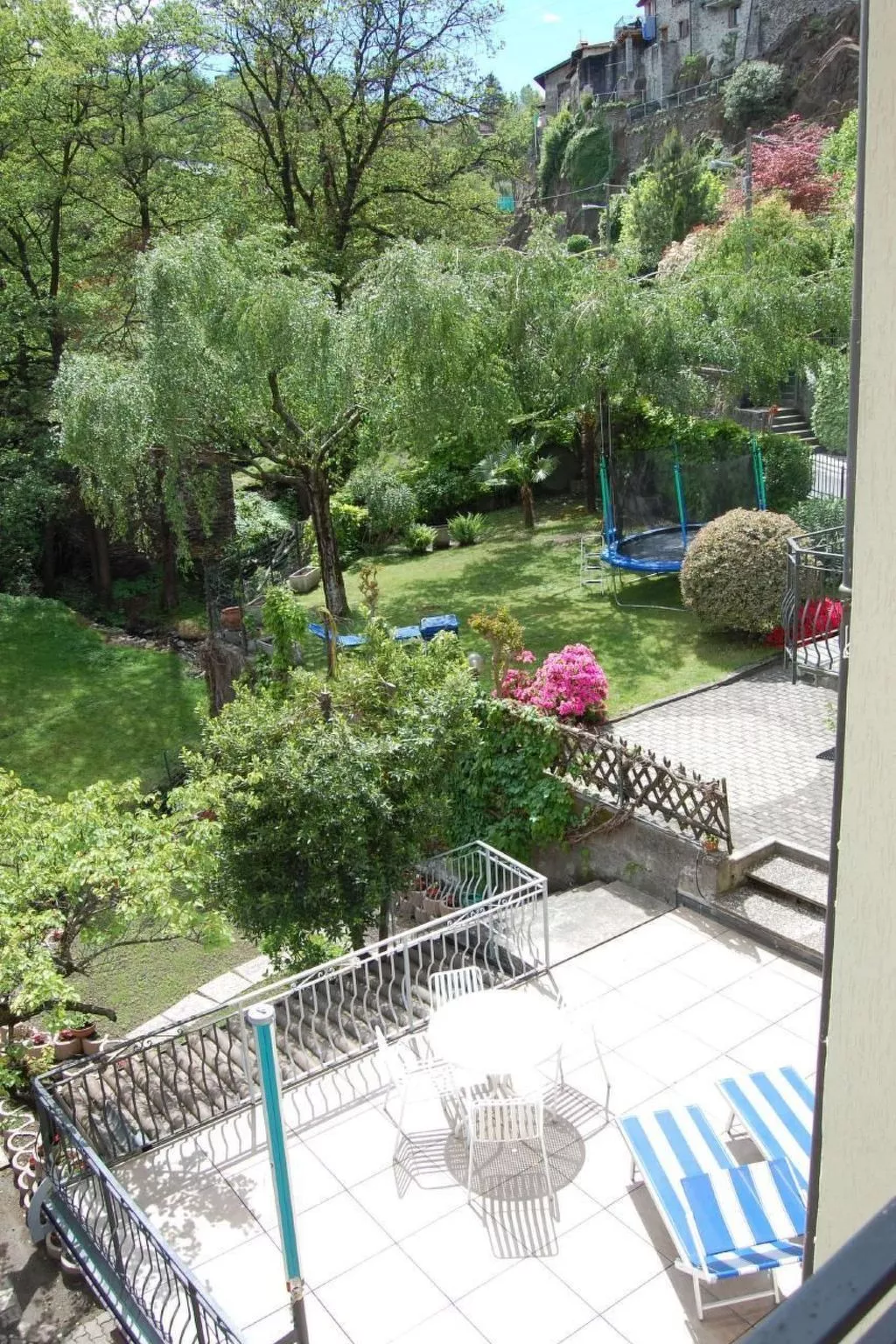 Wohnung Annetta mit Sicht auf See und Berge-Image-tags.info