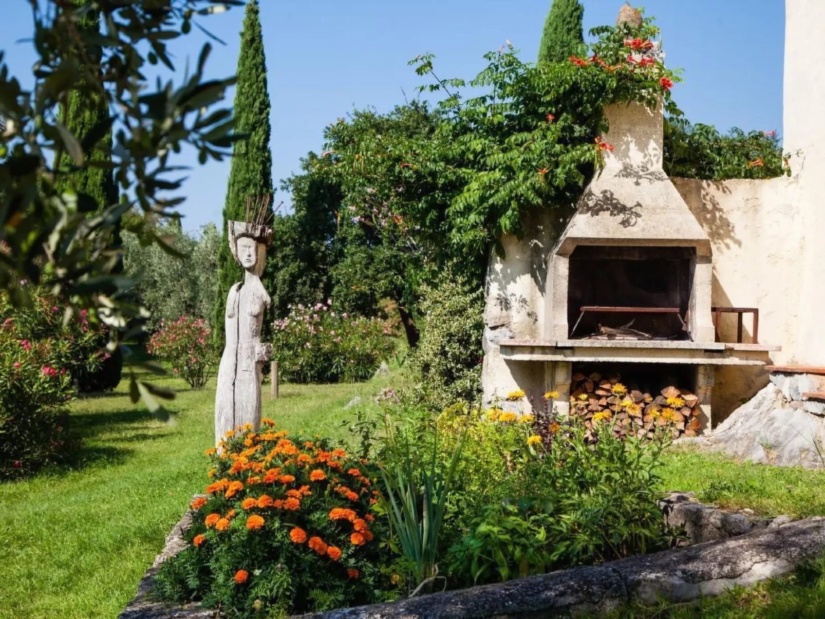 Rustiko-Landhaus mit Infinity-Pool und Seeblick-Image-tags.info