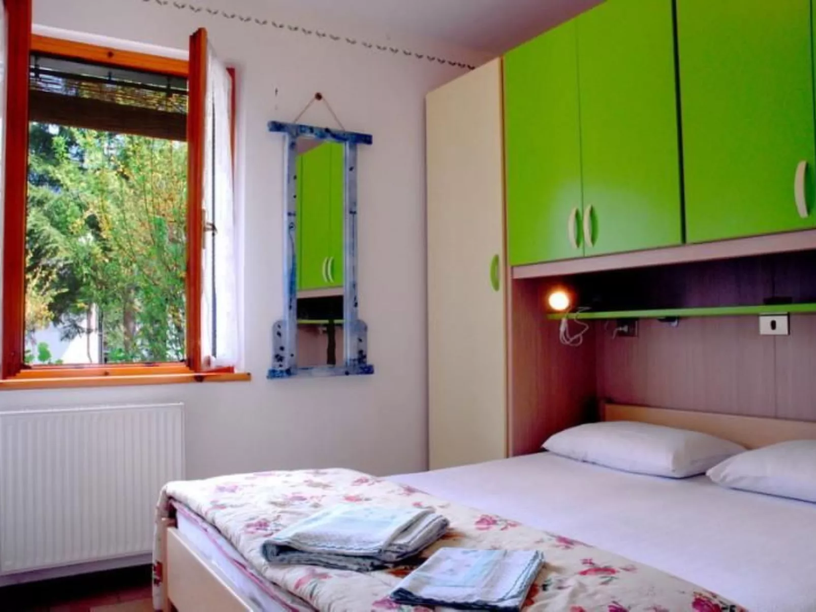 Erdgeschosswohnung mit möbliertem Garten-Inside