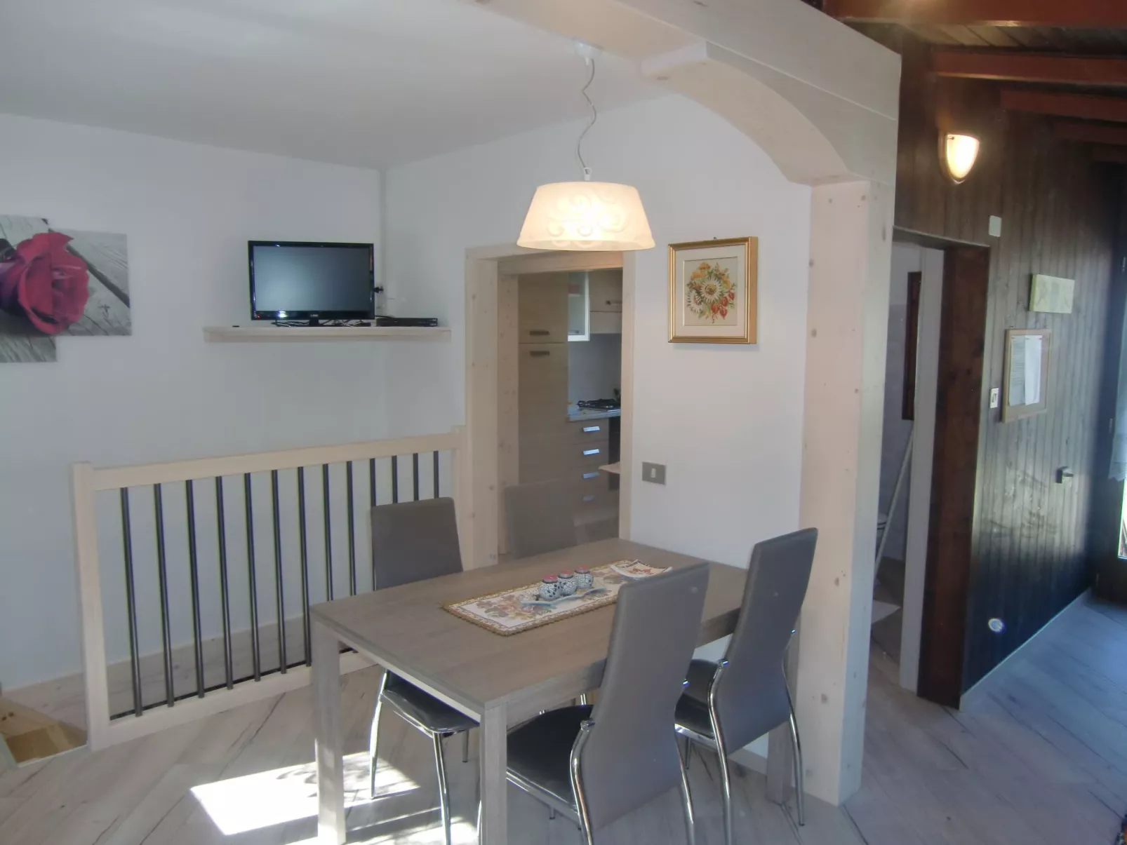 Freistehendes Haus mit Veranda mit Seeblick-Dedans