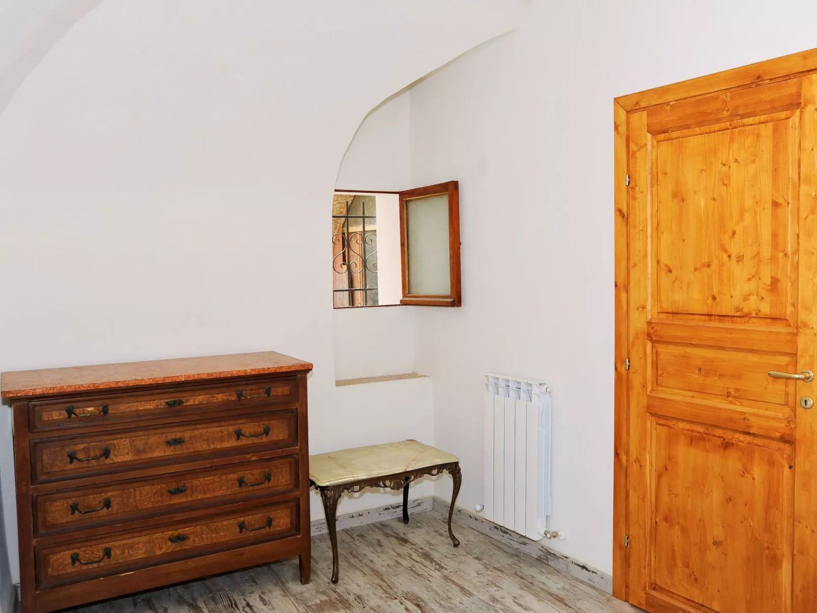 'Medieval House' mit Terrasse-Inside