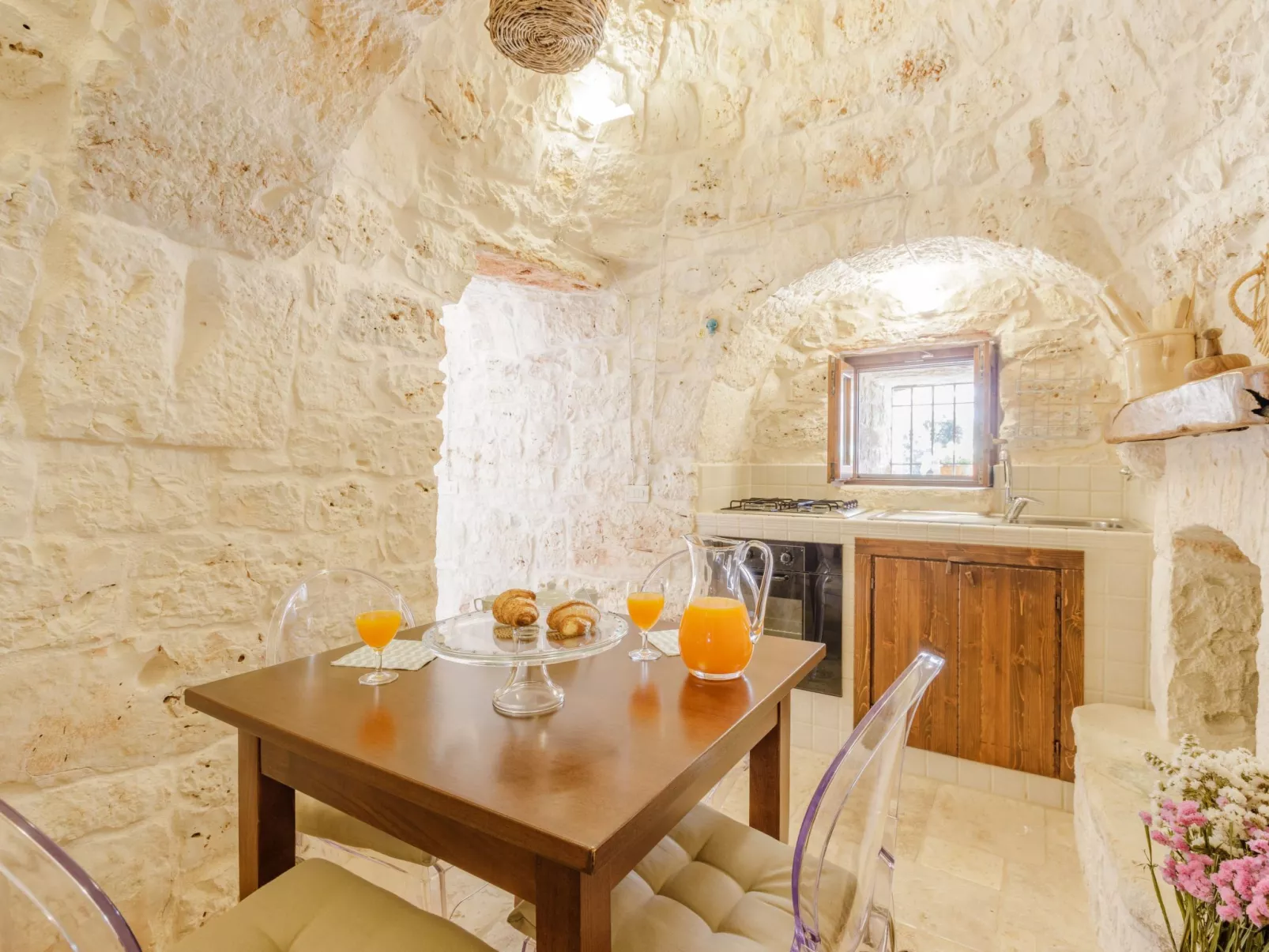 Trullo Quattro Carrini-Drinnen