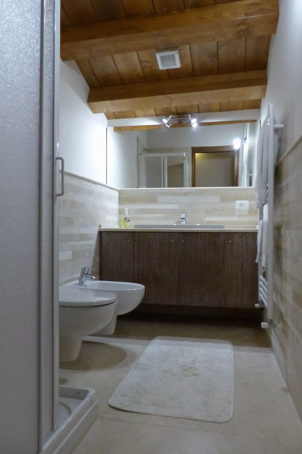 'Case cioni' mit Schwimmbad-Drinnen