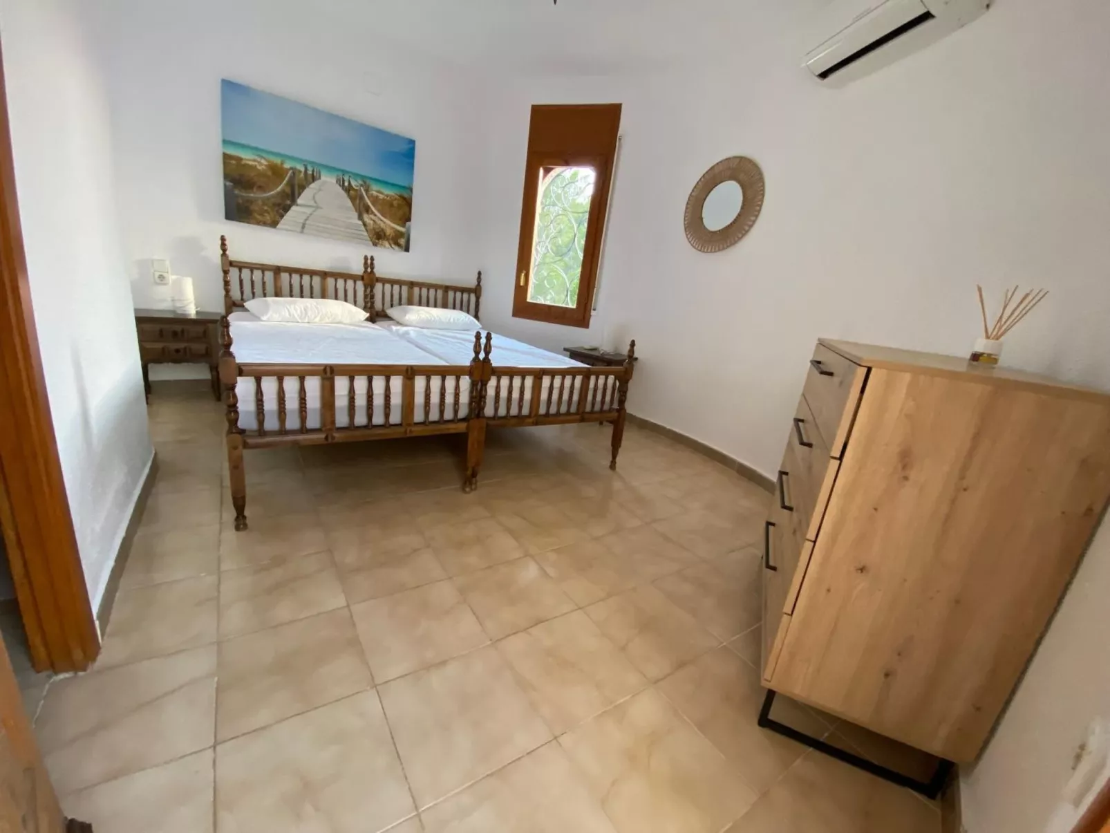 Villa mit einem Nebengebäude auf weitläufigem Garten in Strandnähe-Image-tags.info