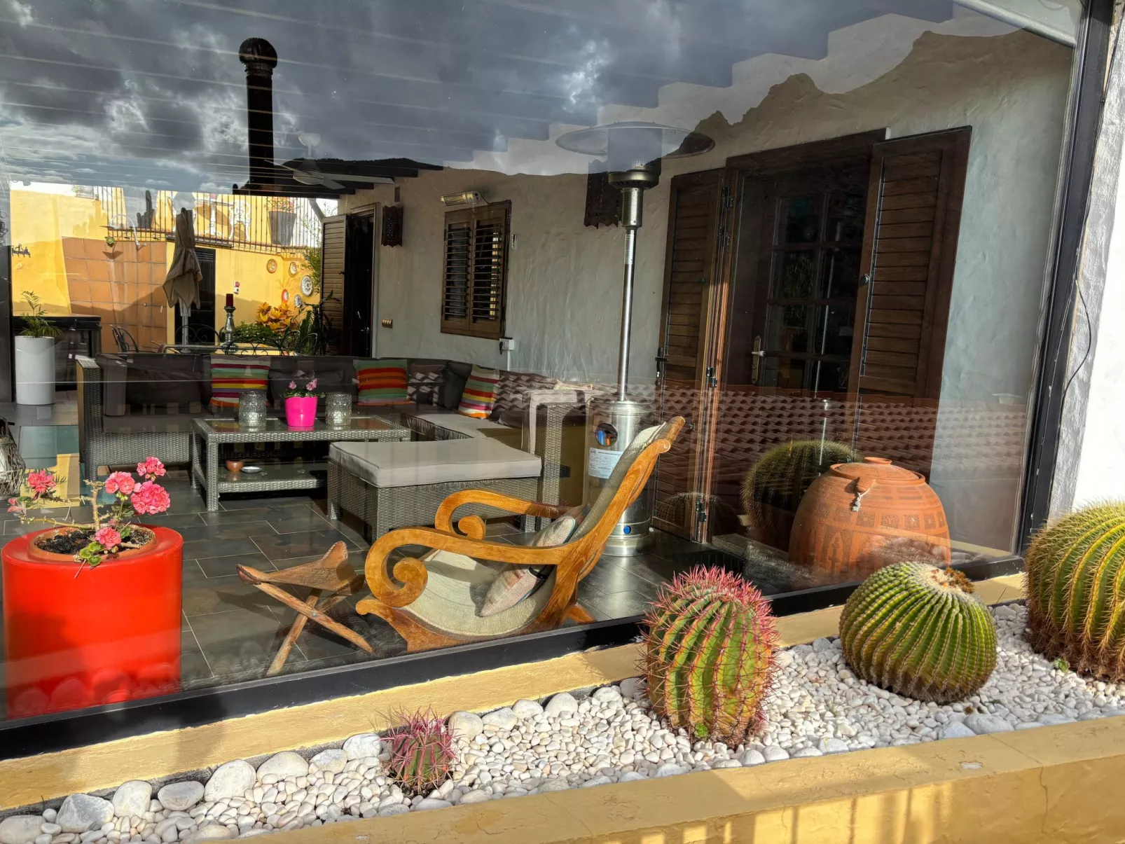 Haus mit Jacuzzi, Blick auf Berge, Meer und Ents-Inside