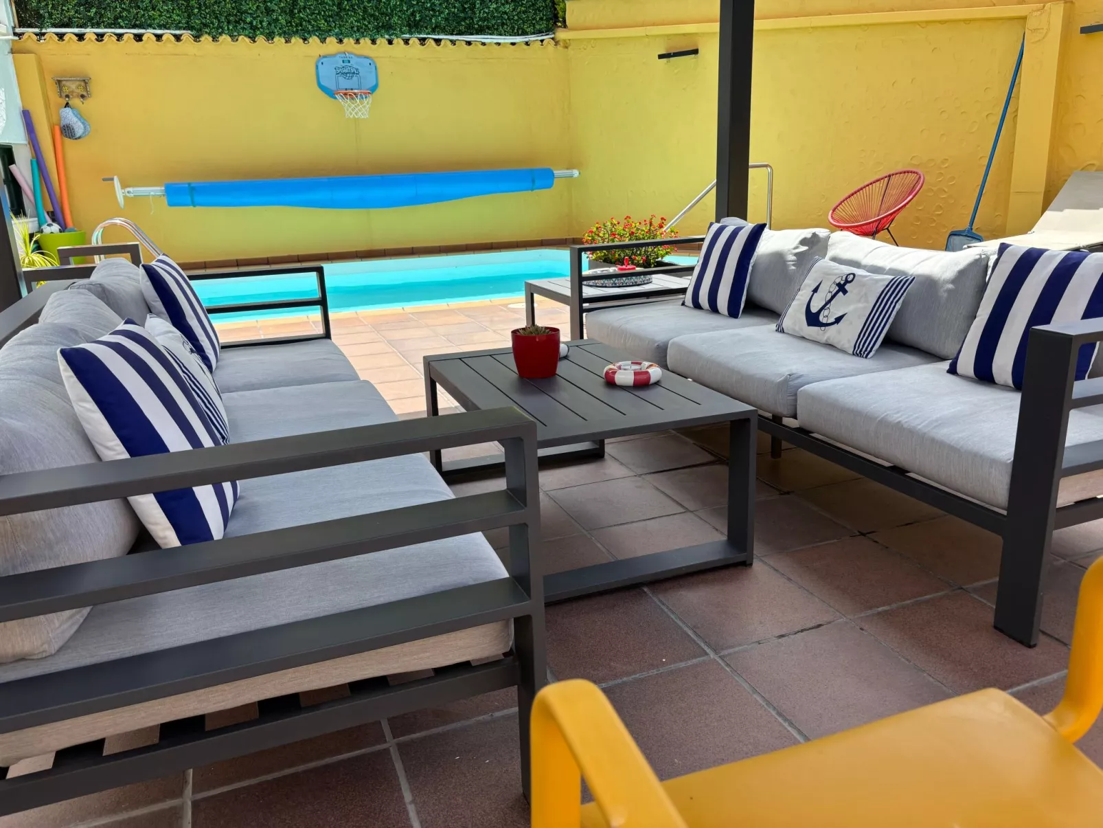 Haus mit beheiztem Schwimmbad, Berg- und Meerbli-Dedans