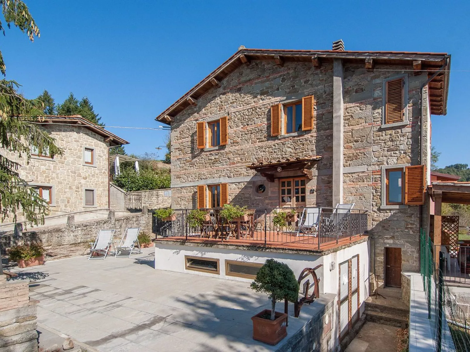 Fichtenhaus mit Schwimmbad zwischen Florenz und-Dehors