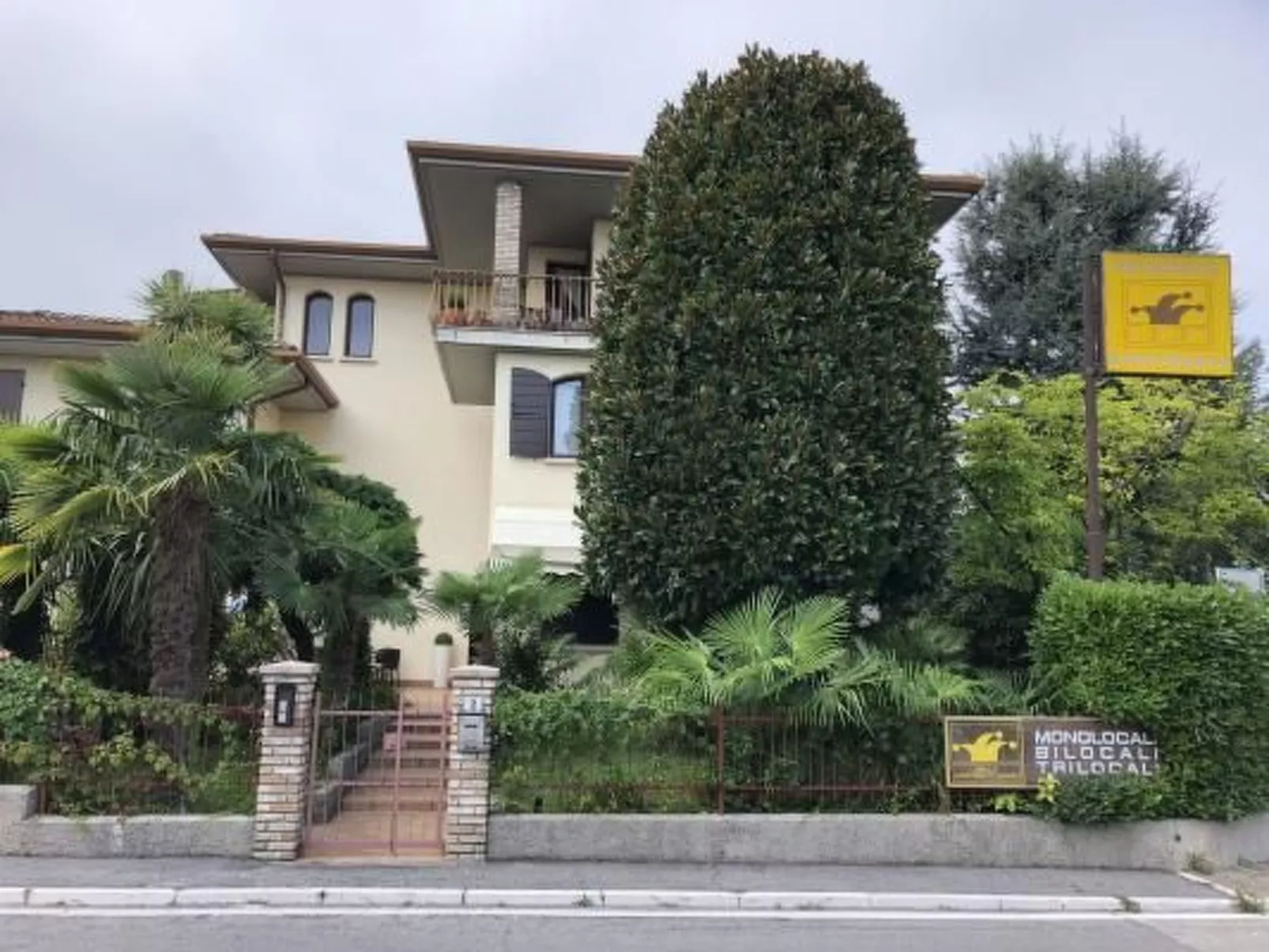 Schönes Studio-Apartment - Pool und Balkon-Draußen