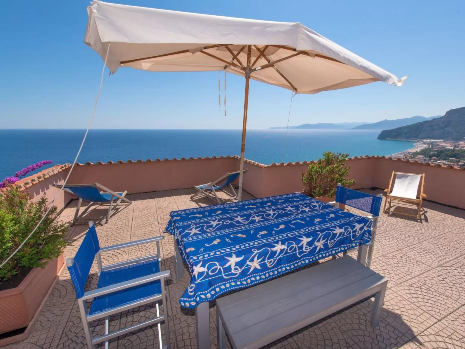 Wohnung mit Terrasse, Gemeinschaftspool und Aussicht-Outside