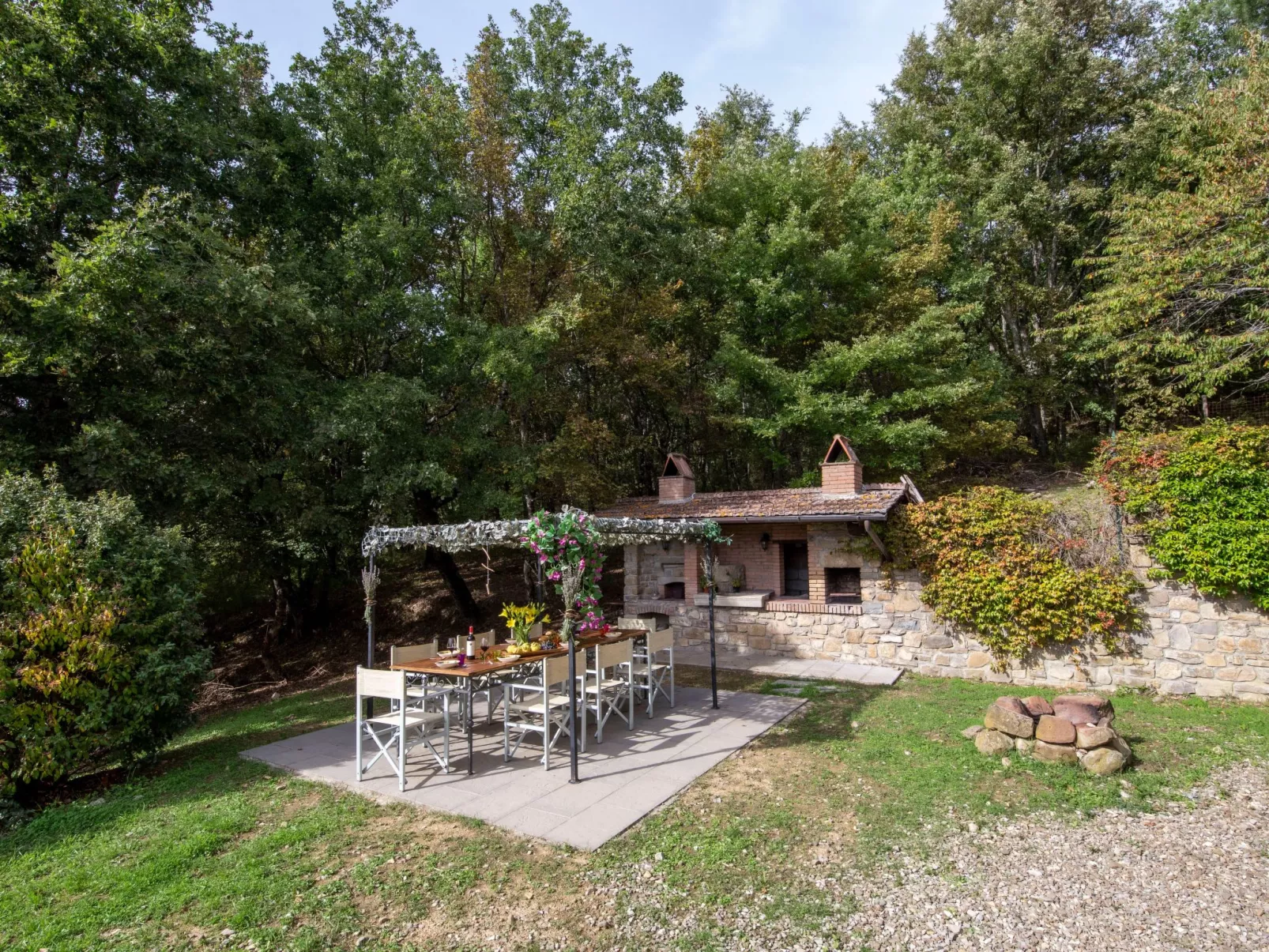 Villa Pruneto mit Pool in den Hügeln der Toskana-Outside