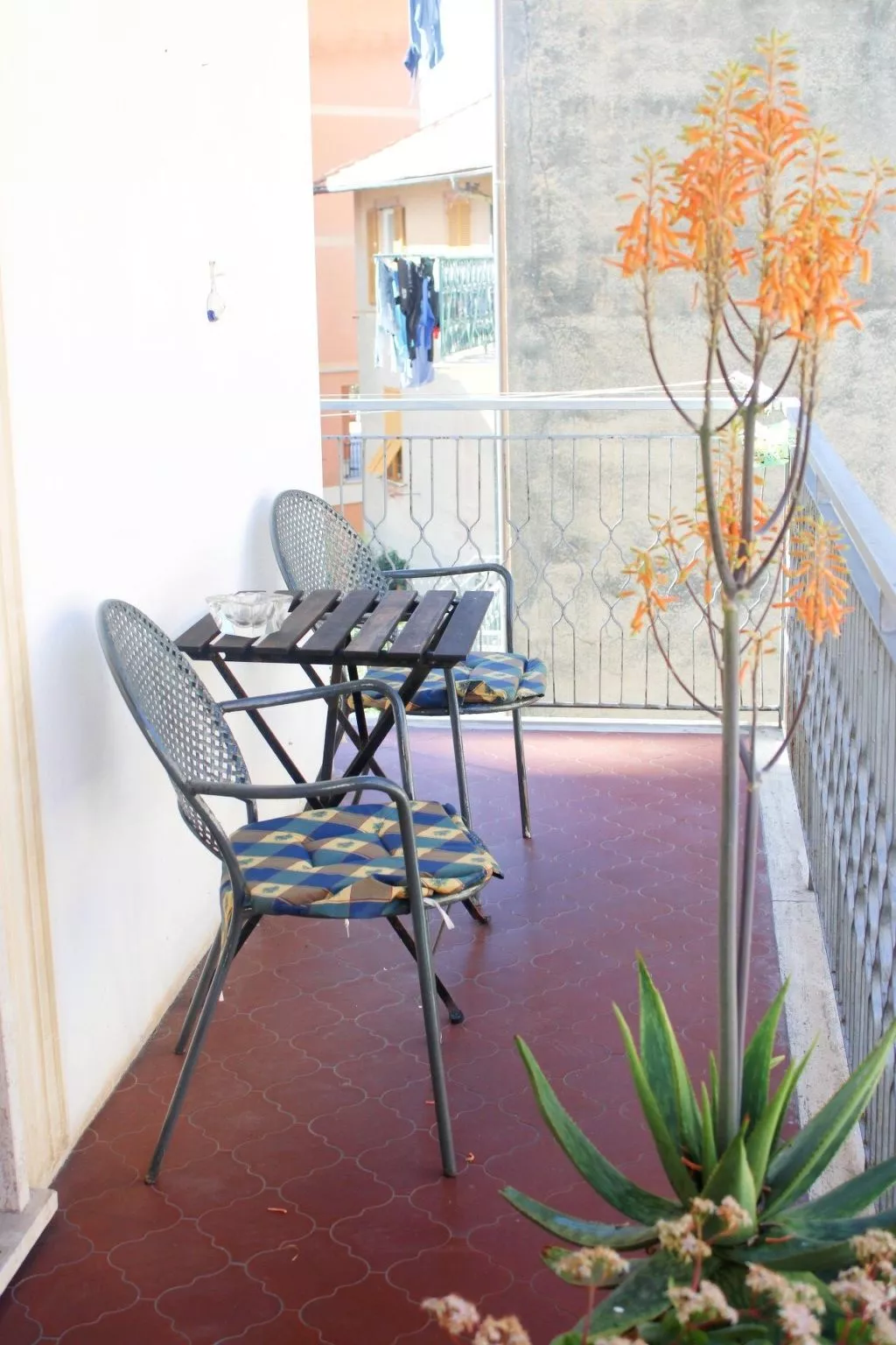 Sehr zentral mit Parkmöglichkeit-Drinnen