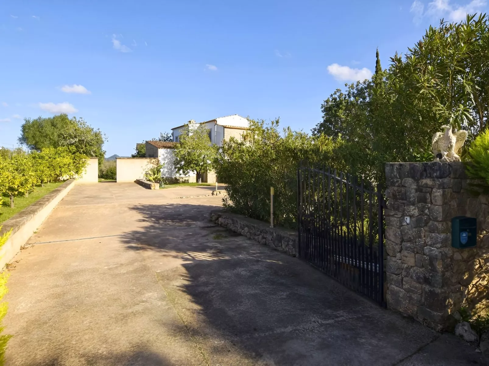 Ibizenkisches Haus mit Pool und Beachvolley-Blick-Draußen