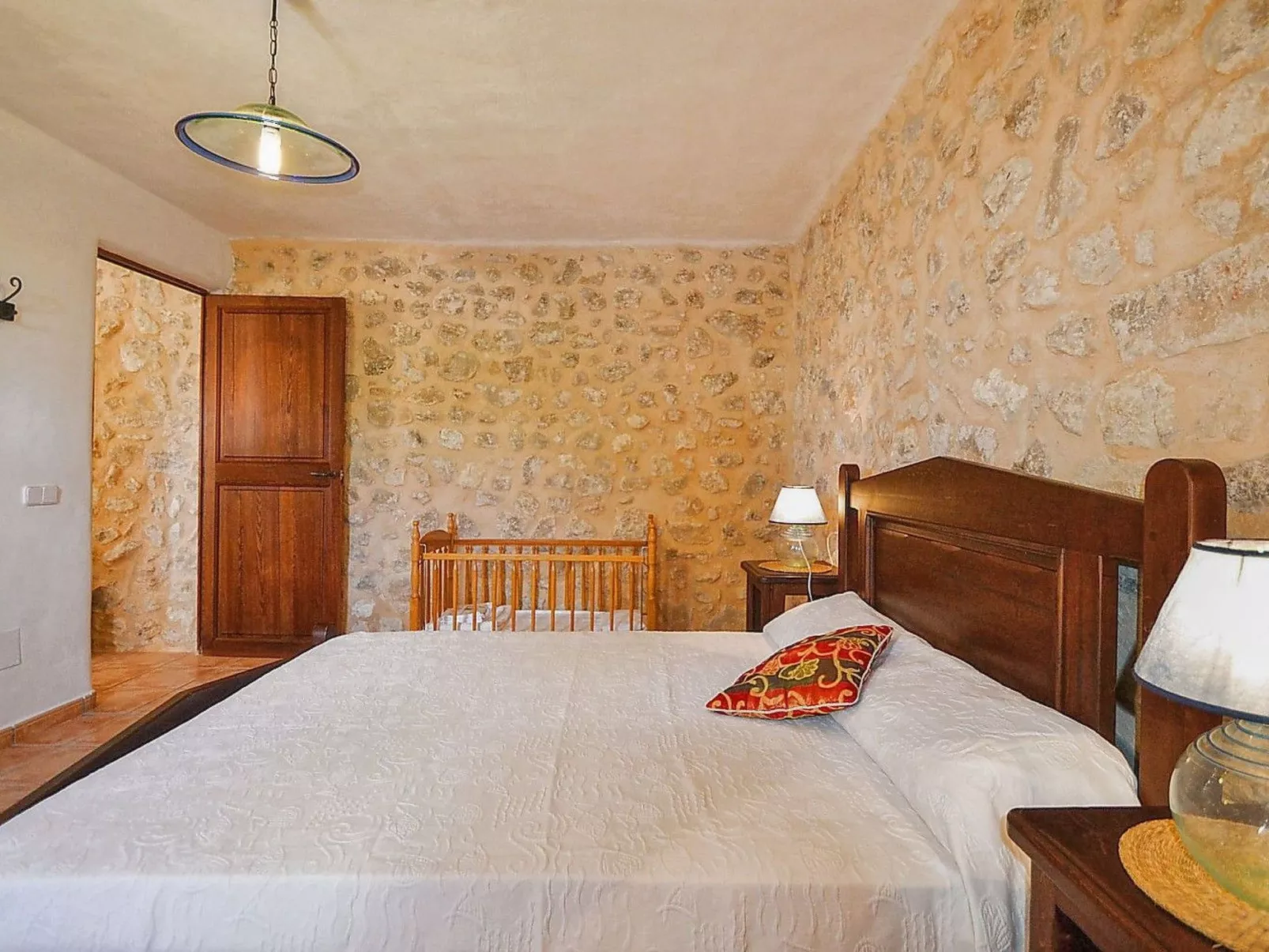 Wunderschönes Ferienhaus in Vilafranca De Bonany mit Privatem Pool-Drinnen