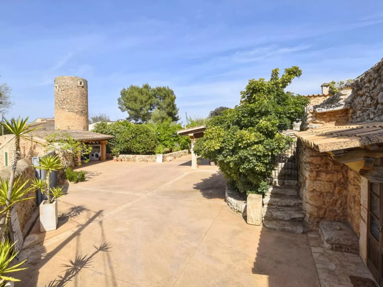 Luxuriöse Villa mit Pool und Klimaanlage für 8 Personen-Draußen