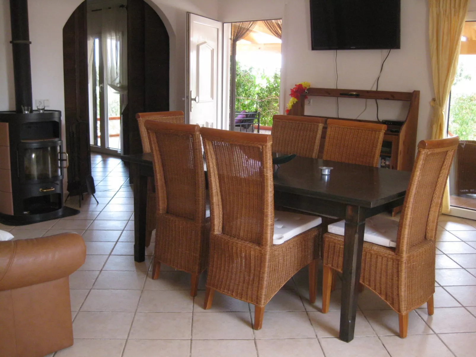 Ferienvilla mit Garten, Grill und Terrasse-Dedans