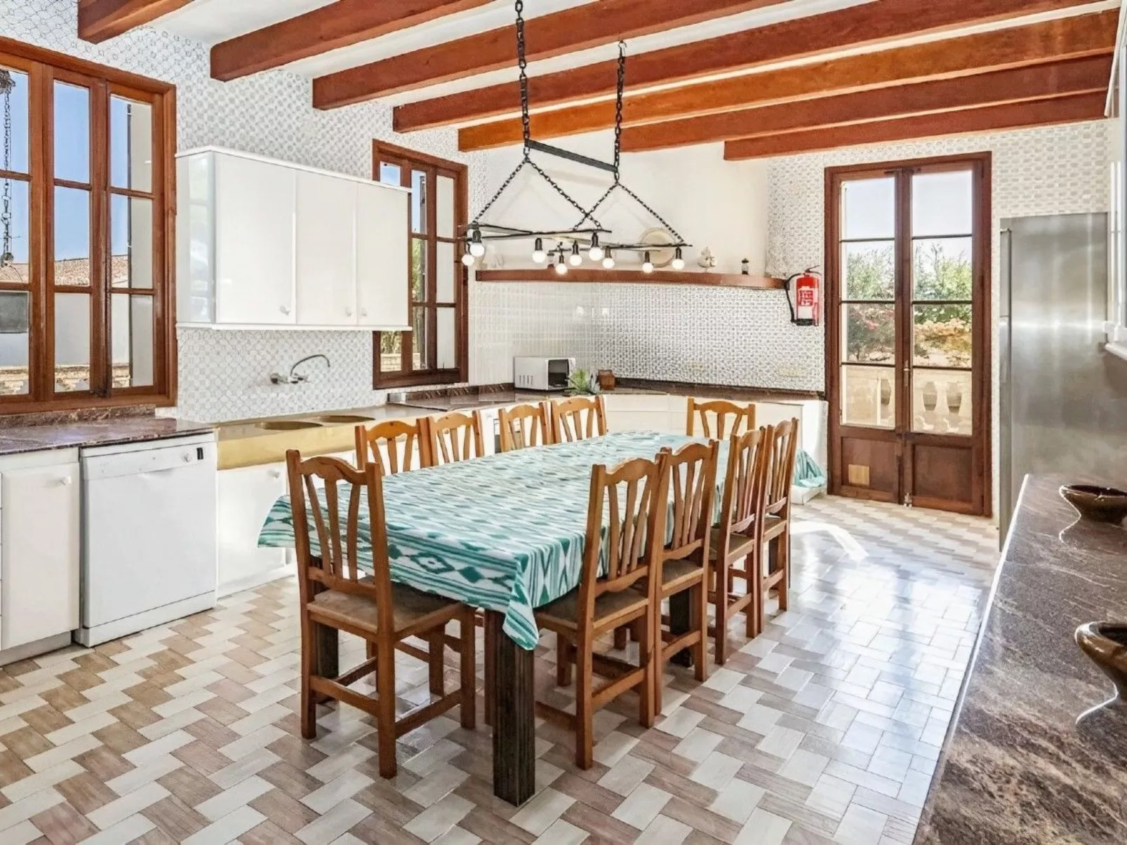 Großes Landhaus mit Schwimmbad in Meeresnähe-Image-tags.info