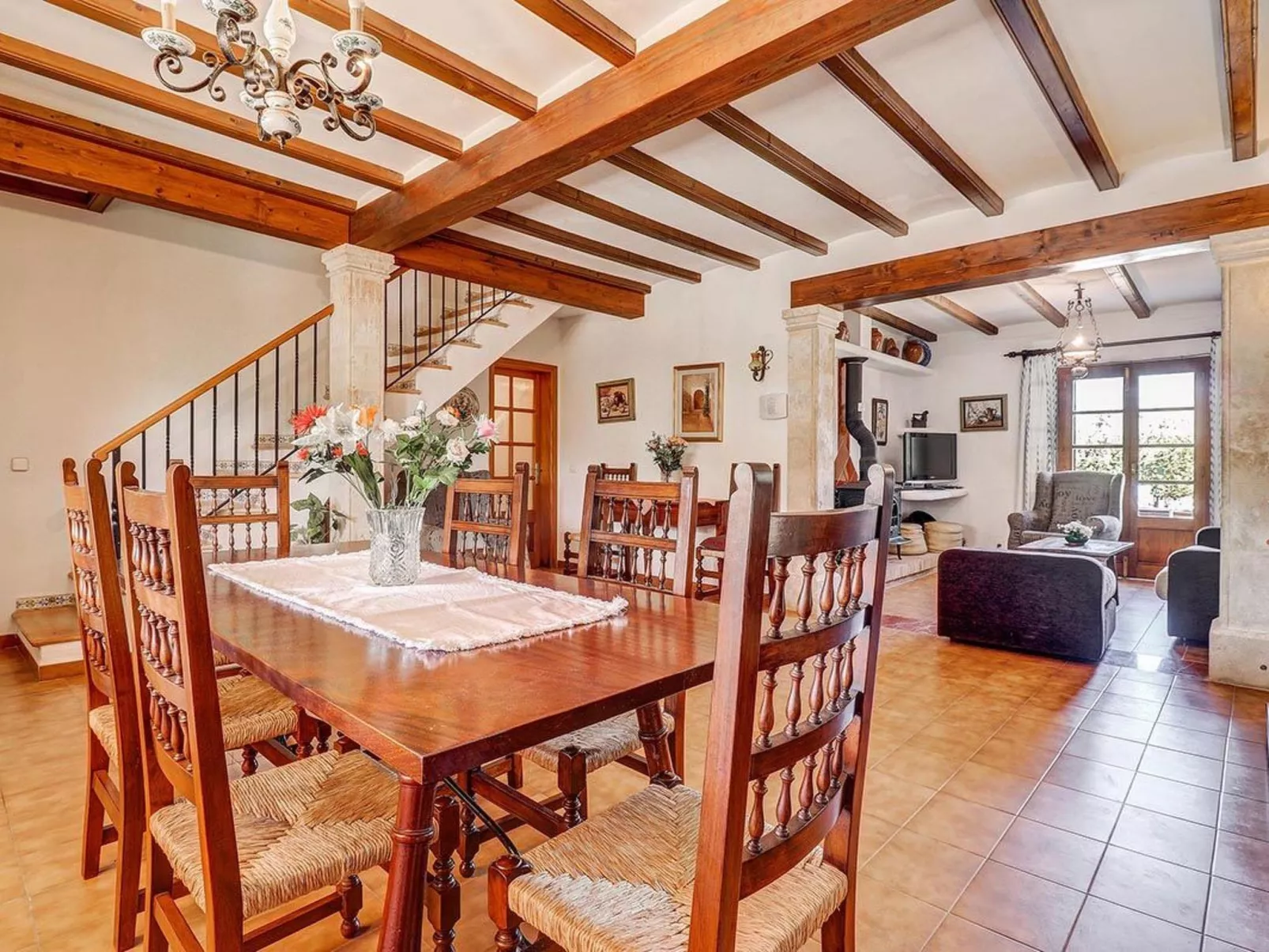 "Joan" mit privatem Pool-Inside