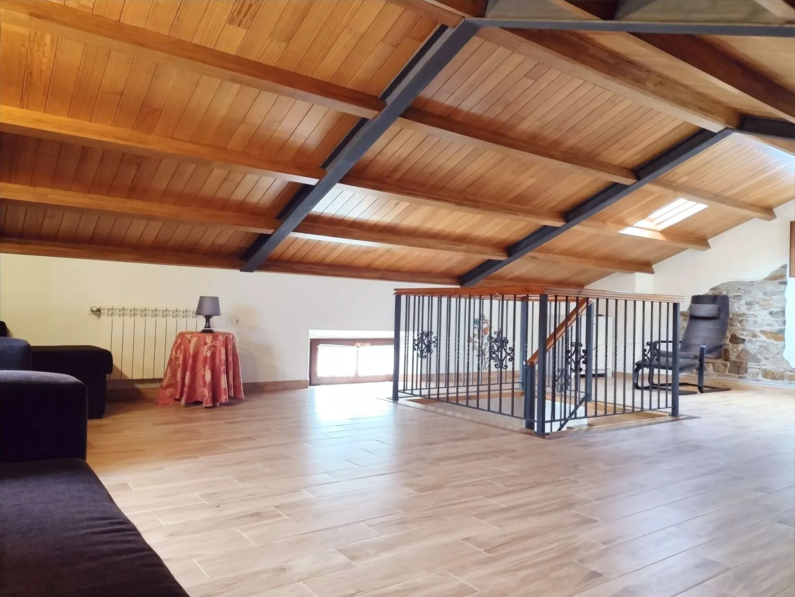 Schönes Duplex mit Aussicht, Pool und Garten-Image-tags.info