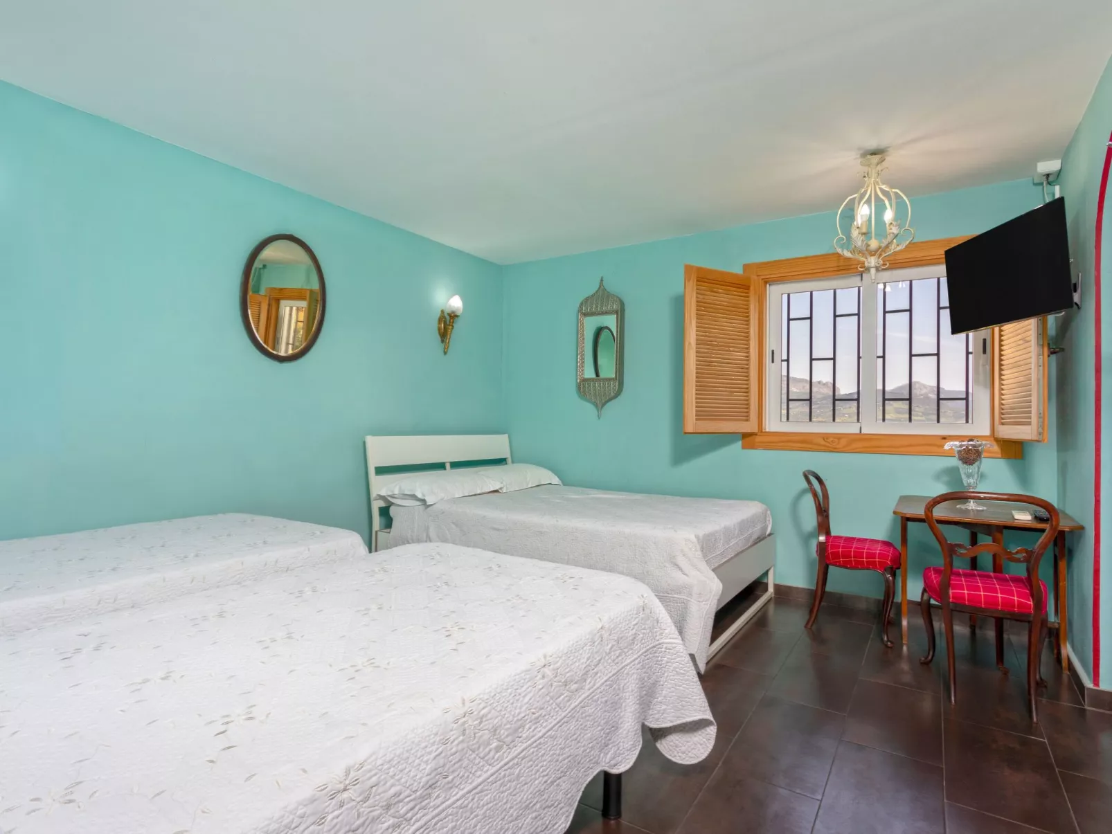 Spa-Spielzimmer mit Außen-Whirlpool und Schwimmbad-Inside