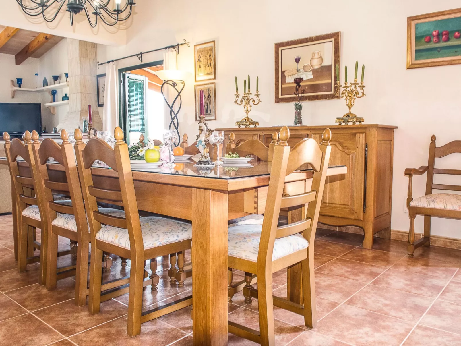 "Pula Viñas" mit Terrasse-Drinnen