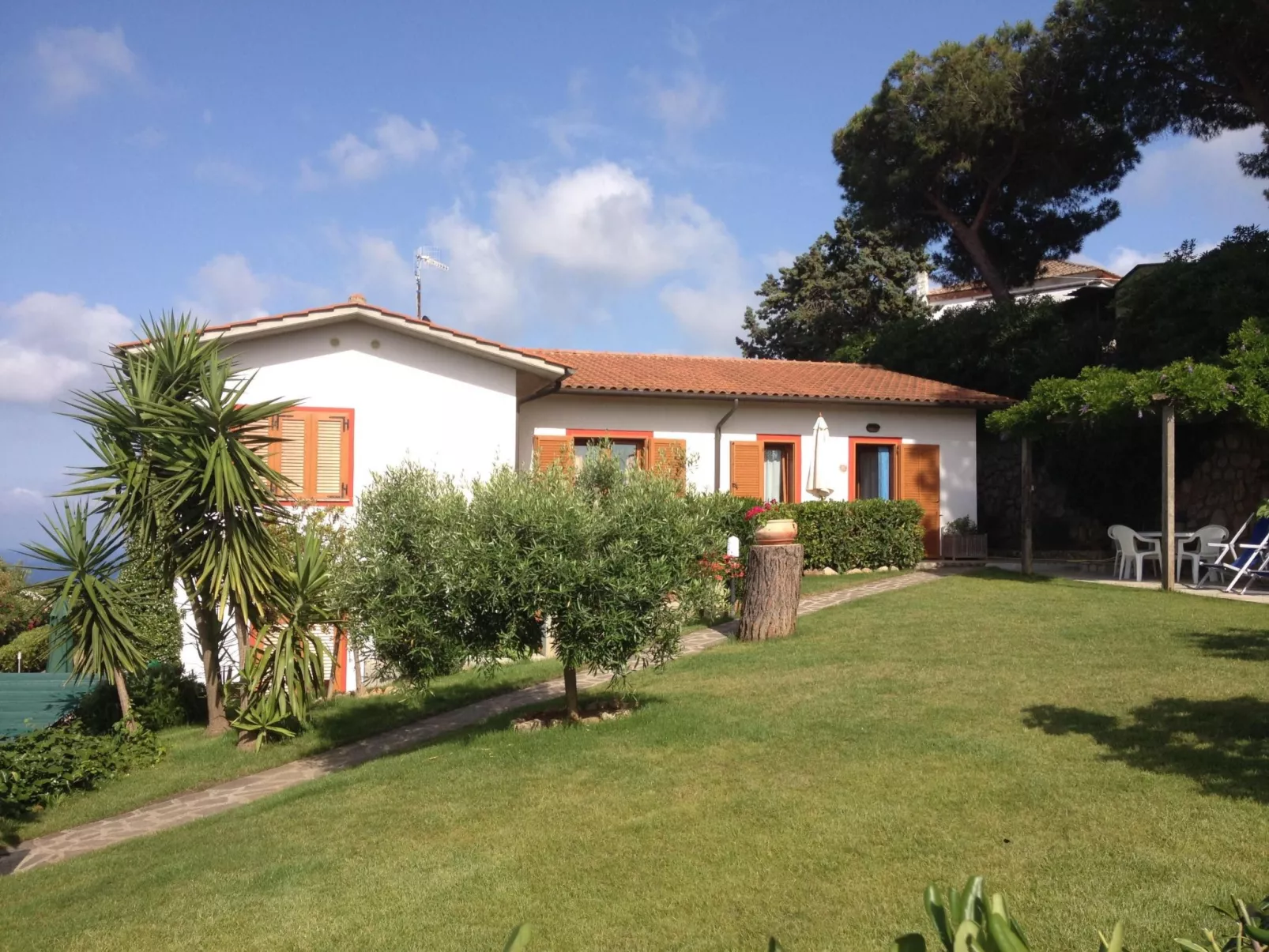 Gemütliches Appartement in Capoliveri mit Grill und Terrasse-Outside