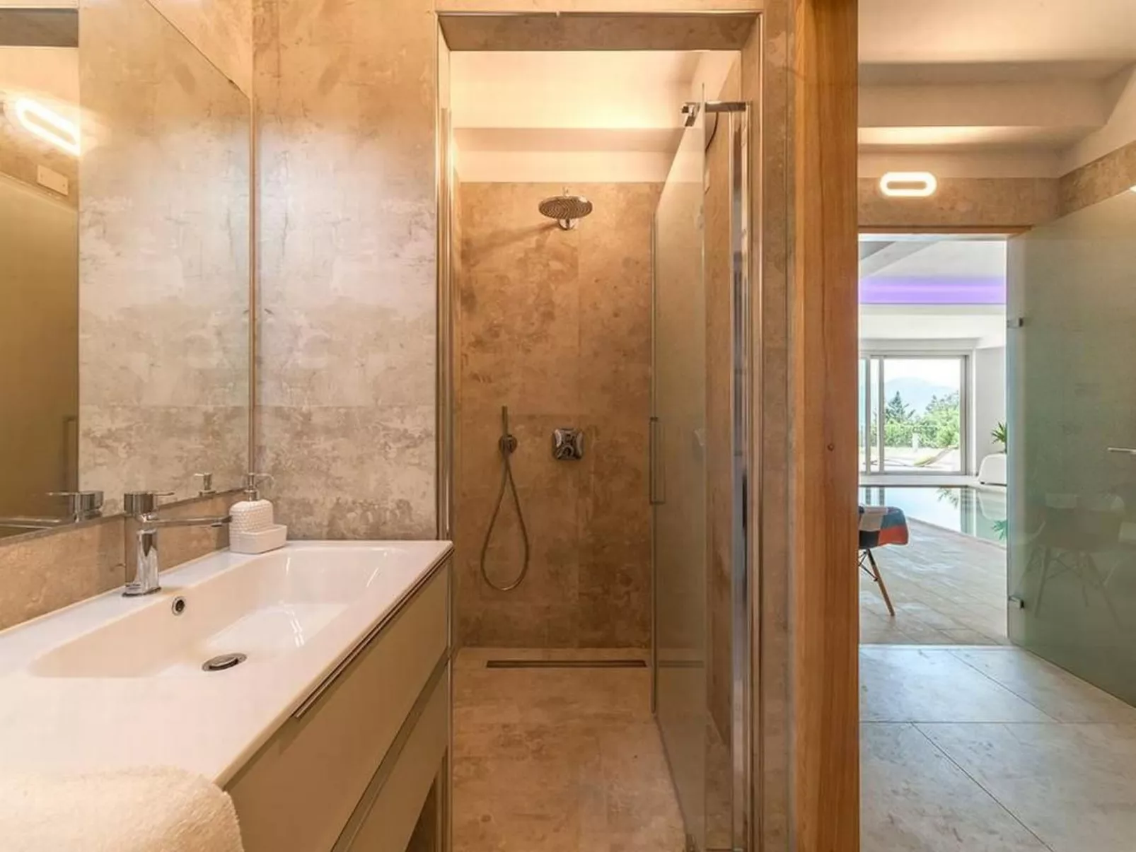 Villa Montefalcone, Außen- und Innenpool-Image-tags.info