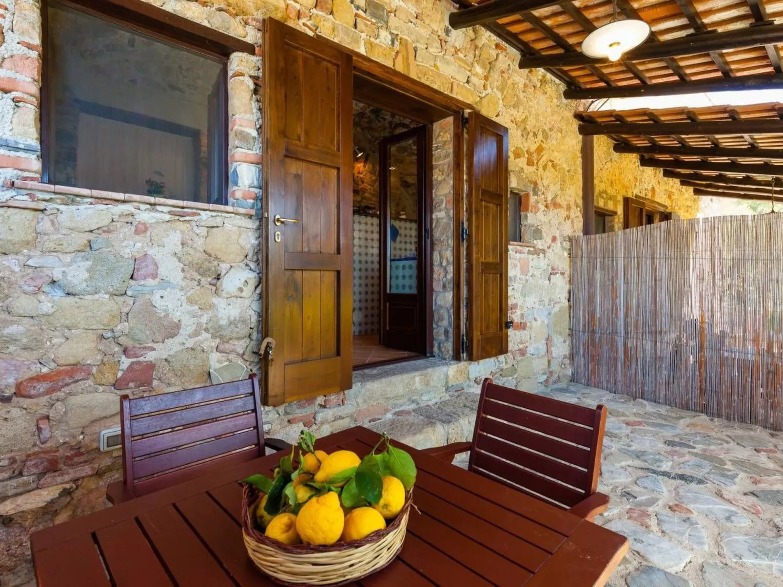 Il Pozzo - Zwei-Zimmer-Wohnung - 1 Schlafzimmer - 1 Badezimmer - Wohnküche - in-Draußen