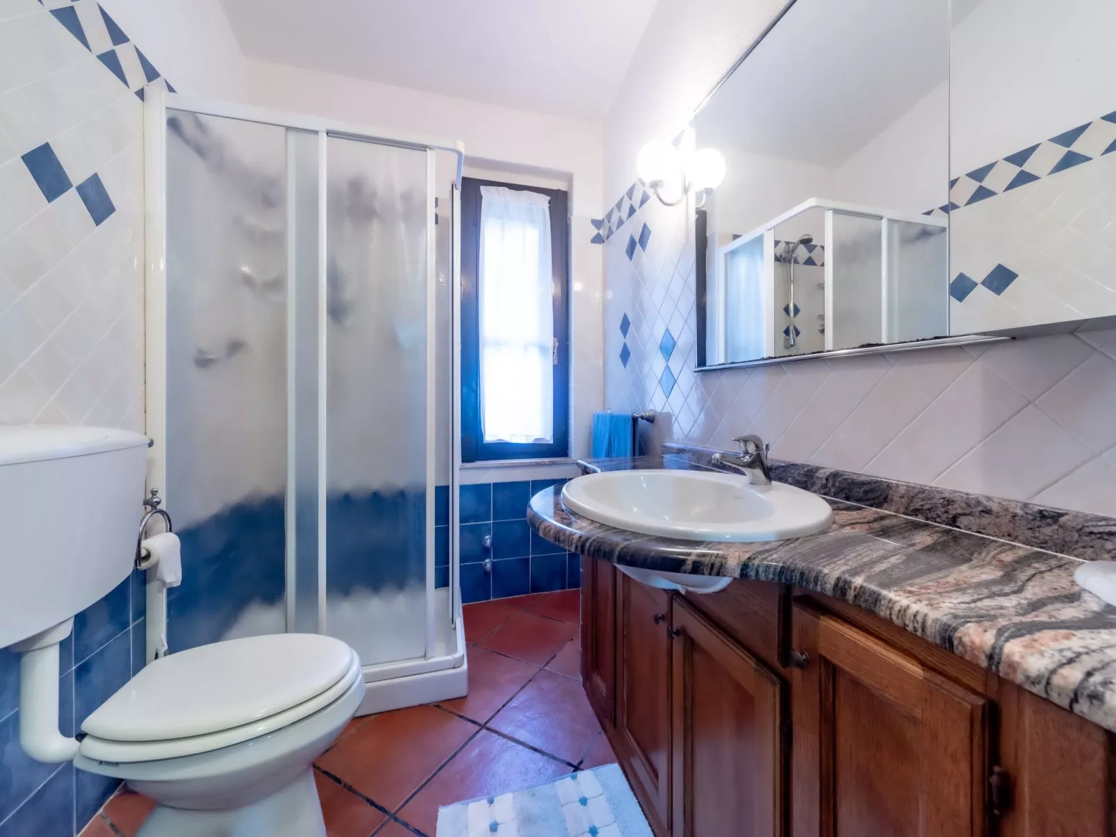 Herrliche freistehende Villa mit Meerblick und nur wenige Gehminuten vom Strand-Drinnen