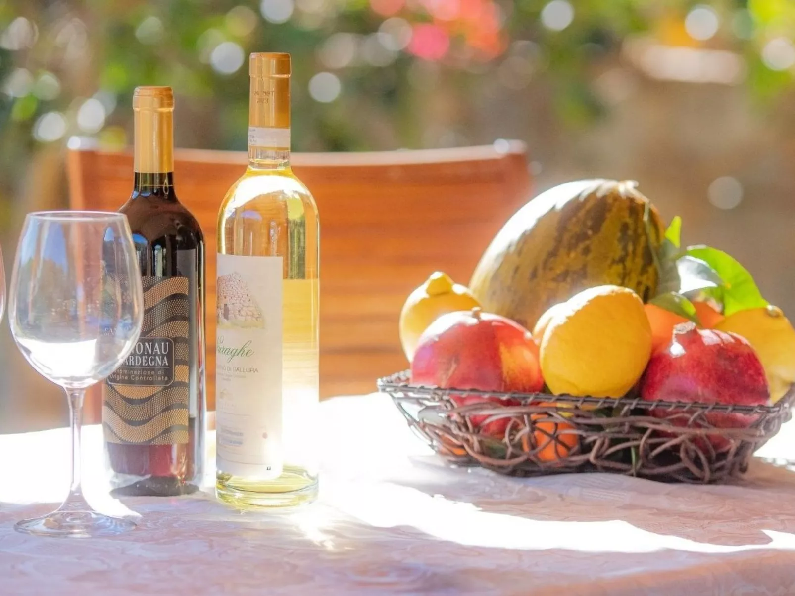 Schöne moderne Villa in privater Lage, umgeben von üppiger Natur-Image-tags.info