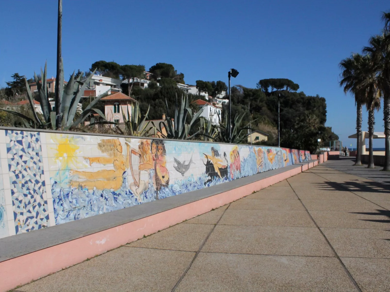 'Las Sardinas-Outside