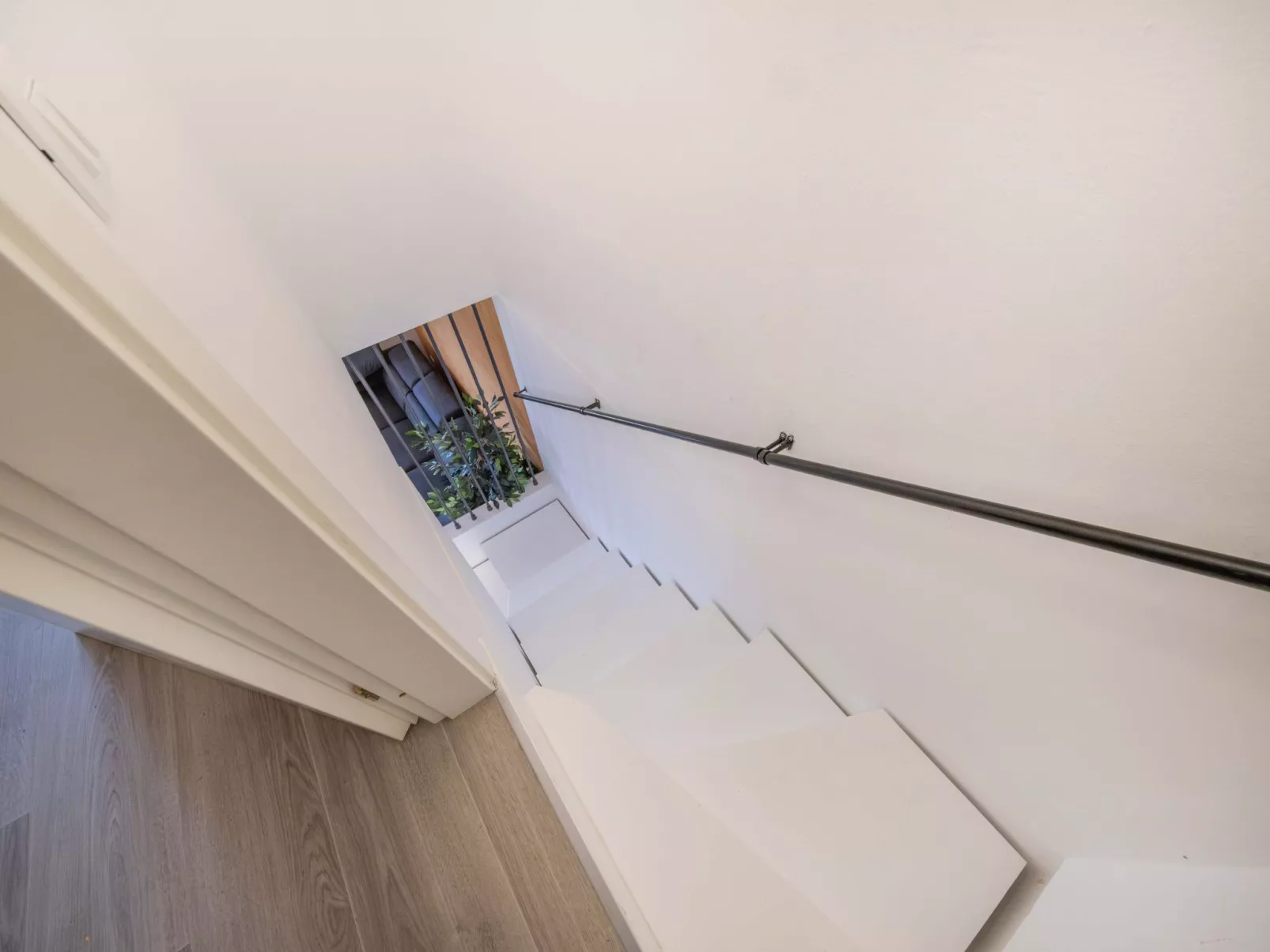 Privater Pool und herrlicher Seeblick-Drinnen